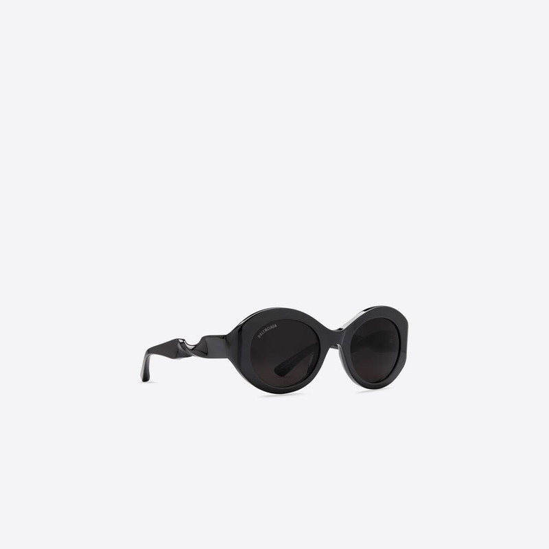 Twist Round Sunglasses in Black 4