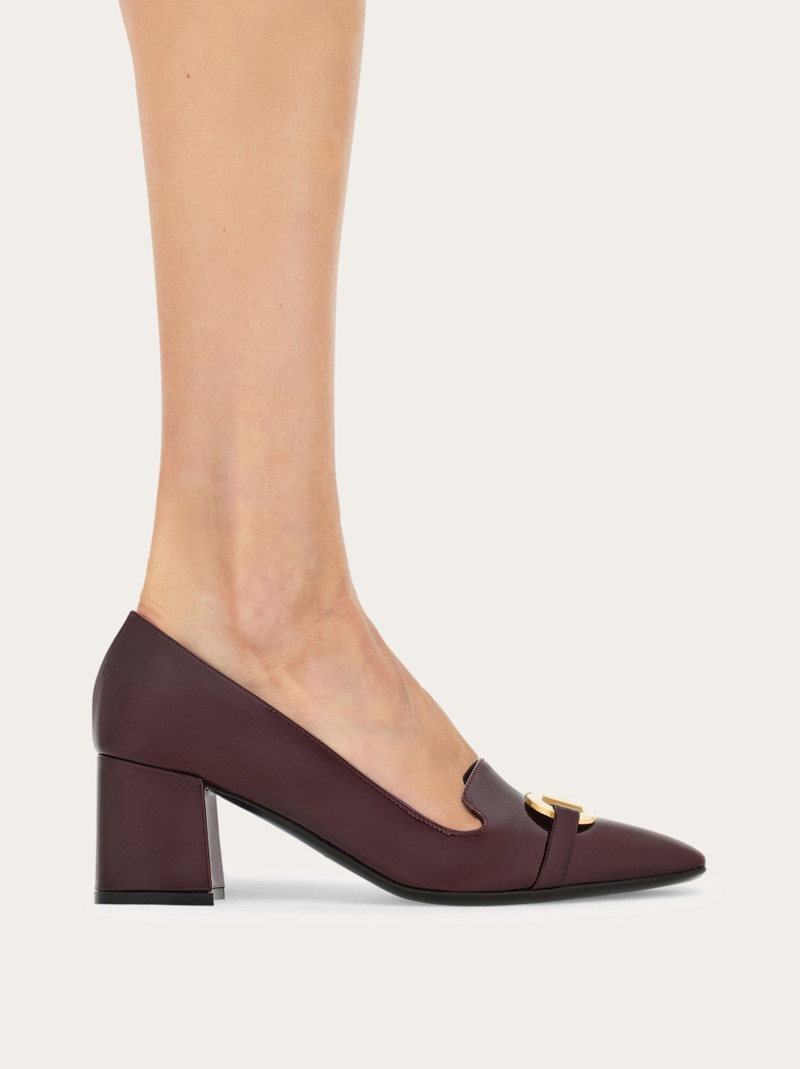 FERRAGAMO Pump with Gancini ornament outlook