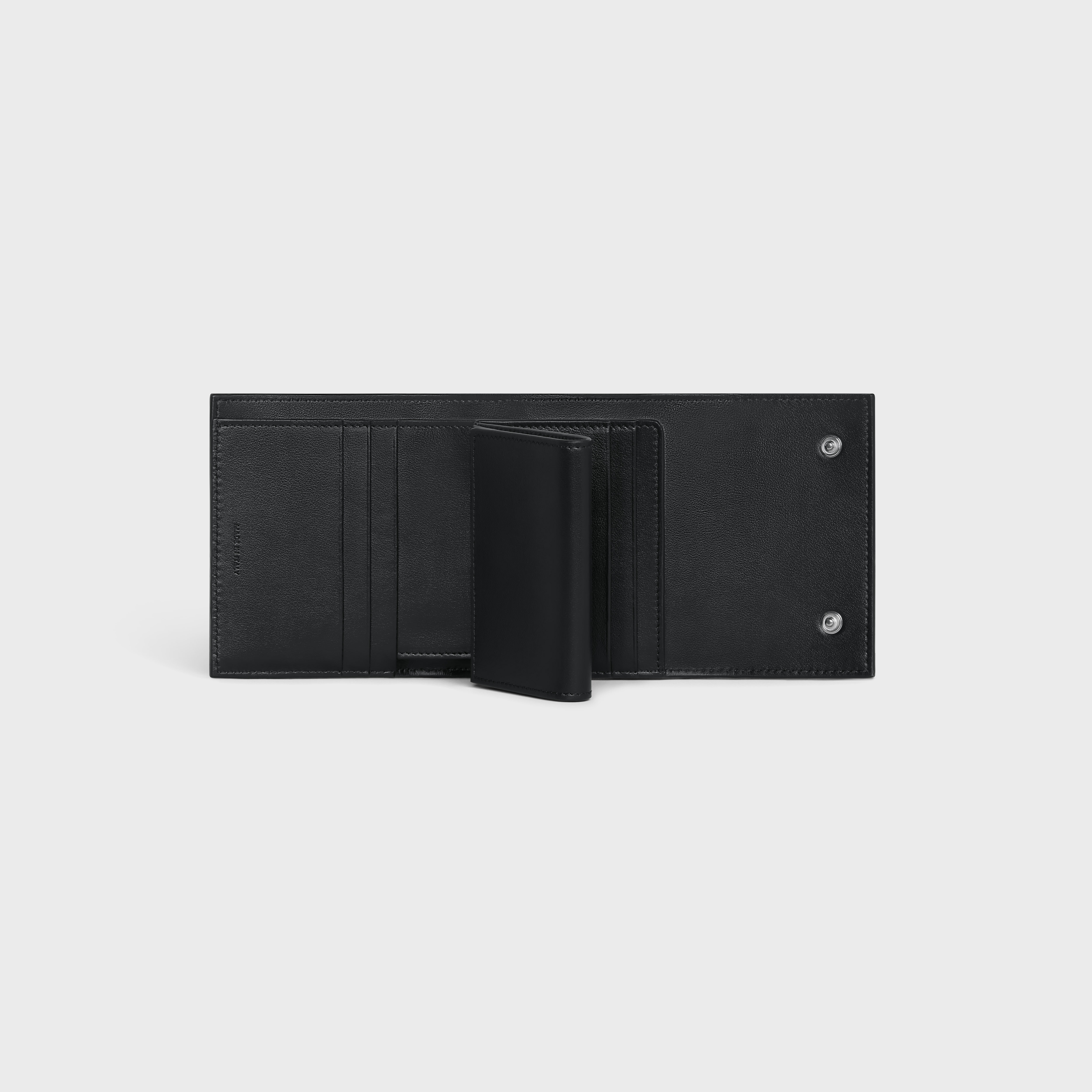 Small trifold wallet in Grained calfskin - 4