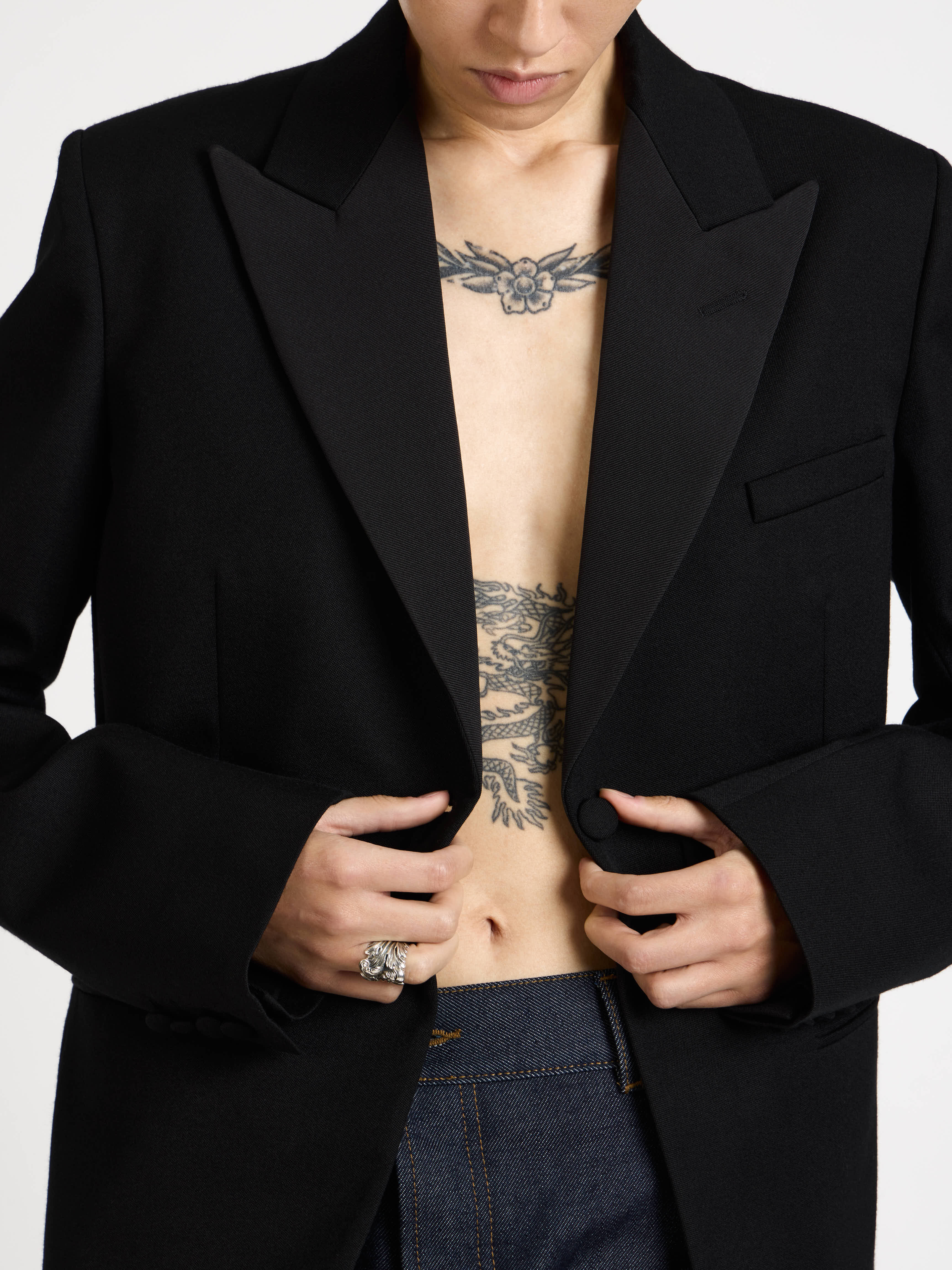FITTED TUXEDO JACKET IN BLACK - 7