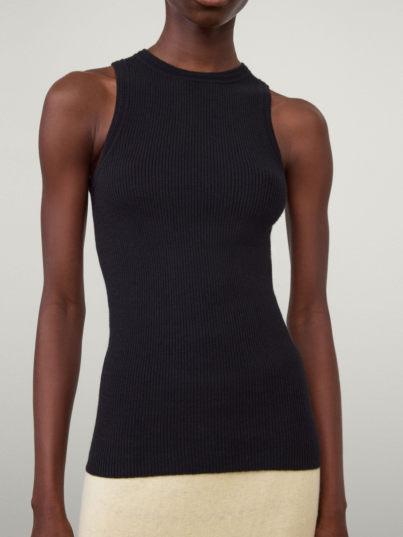 LISA YANG The Amya Top outlook