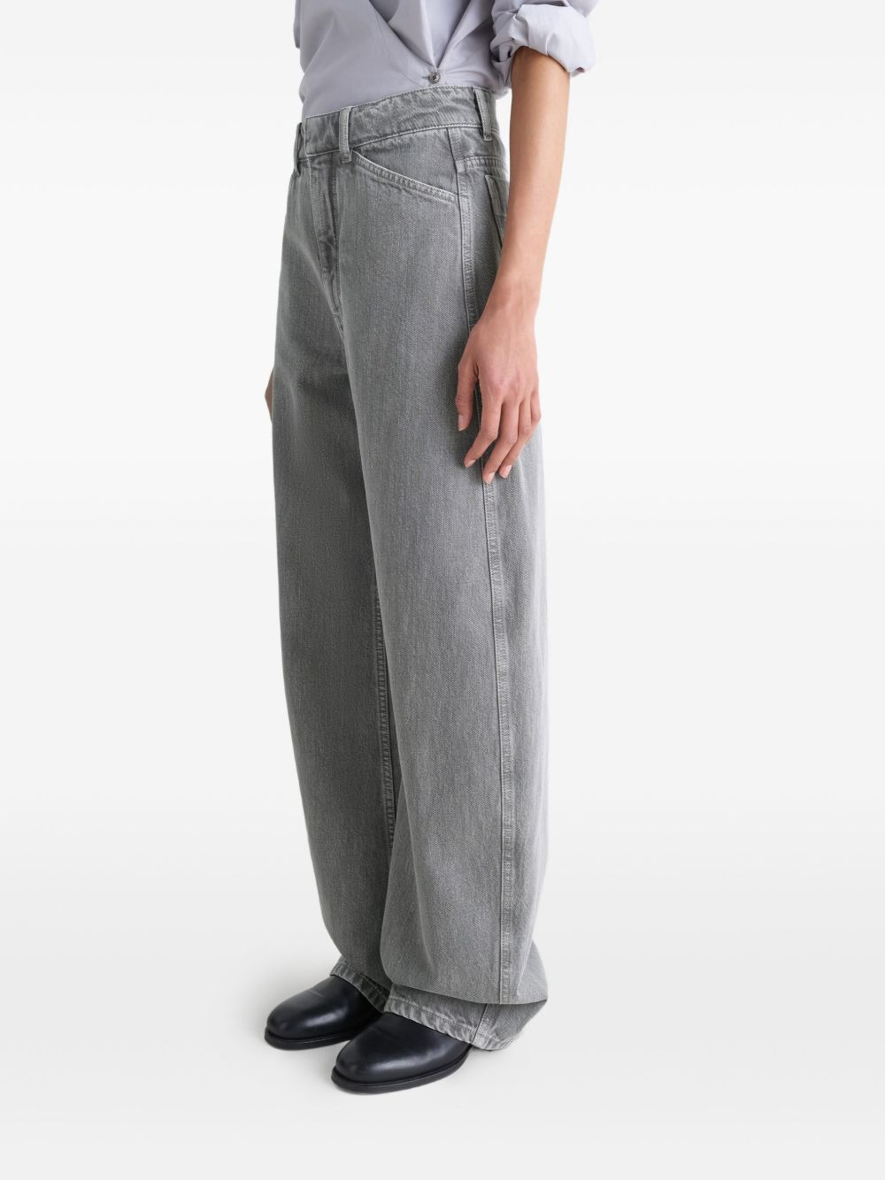 high-waisted jeans - 4