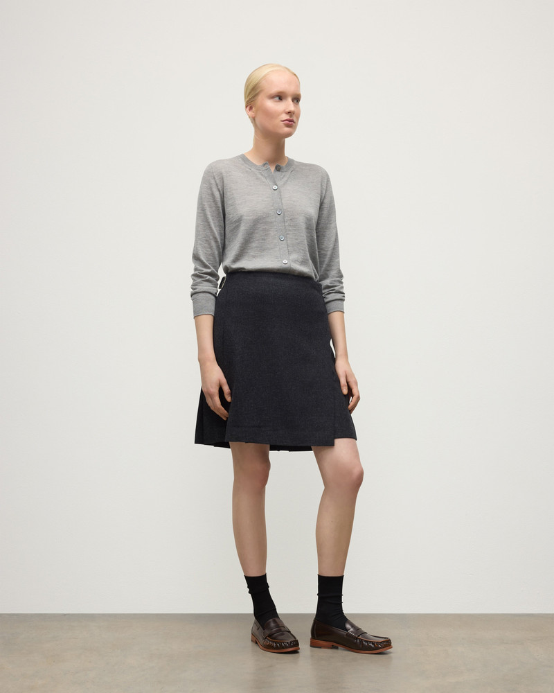 Le Kilt | Johnstons of Elgin Dark Grey Kilt 1