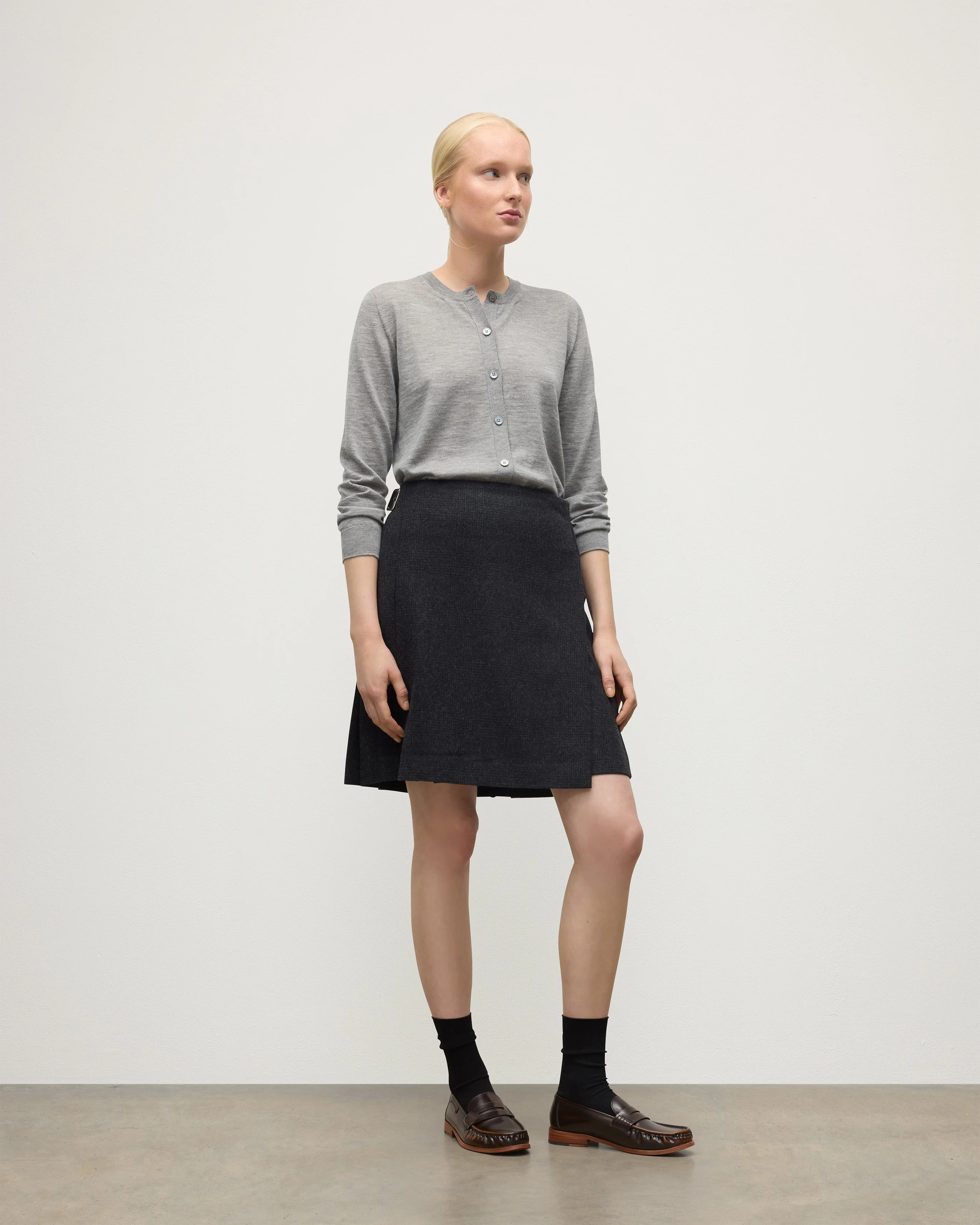 Le Kilt | Johnstons of Elgin Dark Grey Kilt - 1