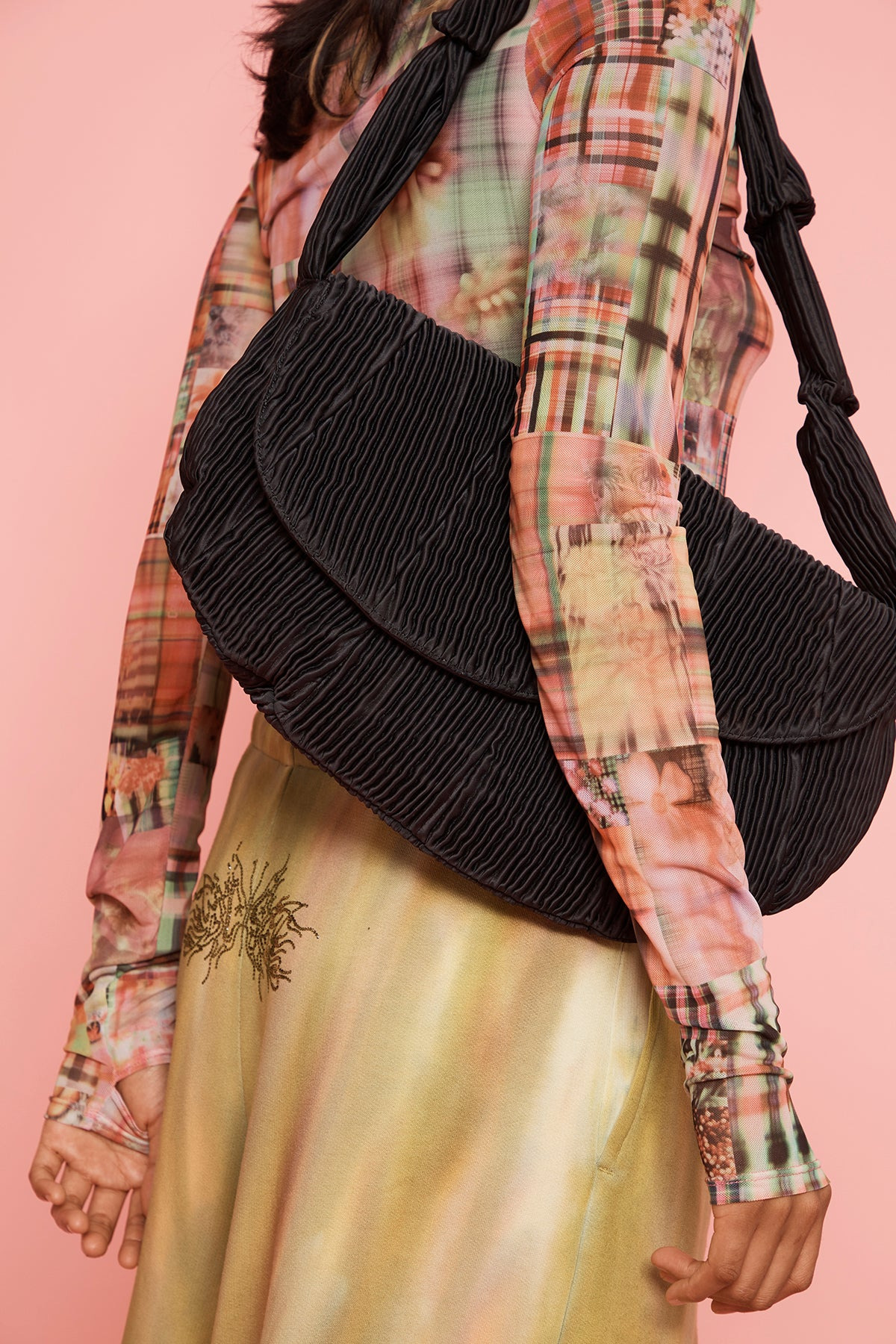 BLACK PLEATED CATERPILLAR BAG - 2
