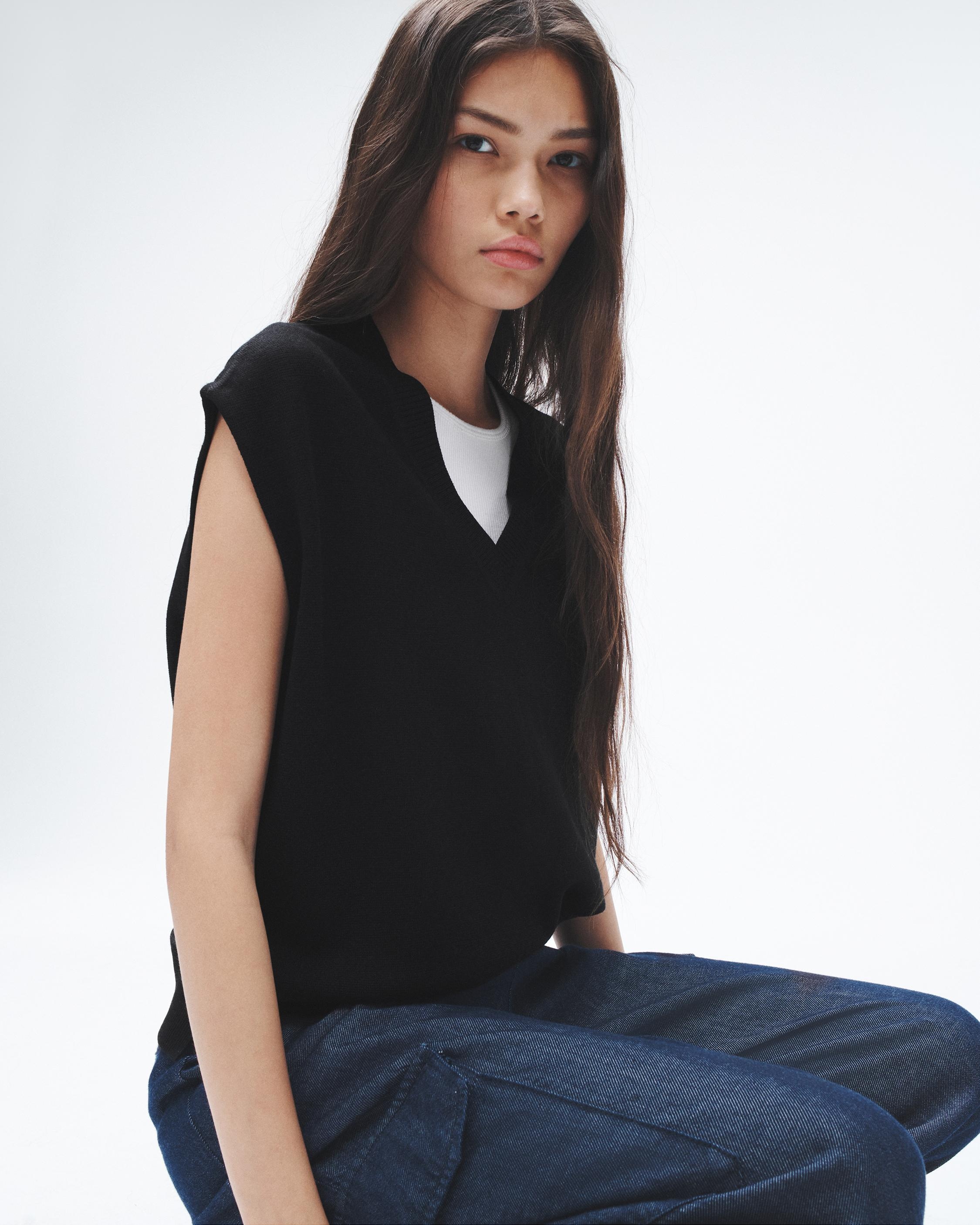 Joy Merino Wool Vest
Relaxed Fit - 7