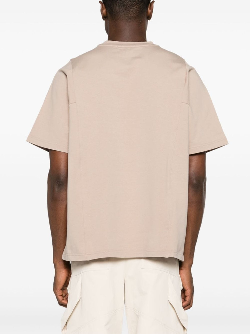 Plicate logo-plaque T-shirt 4