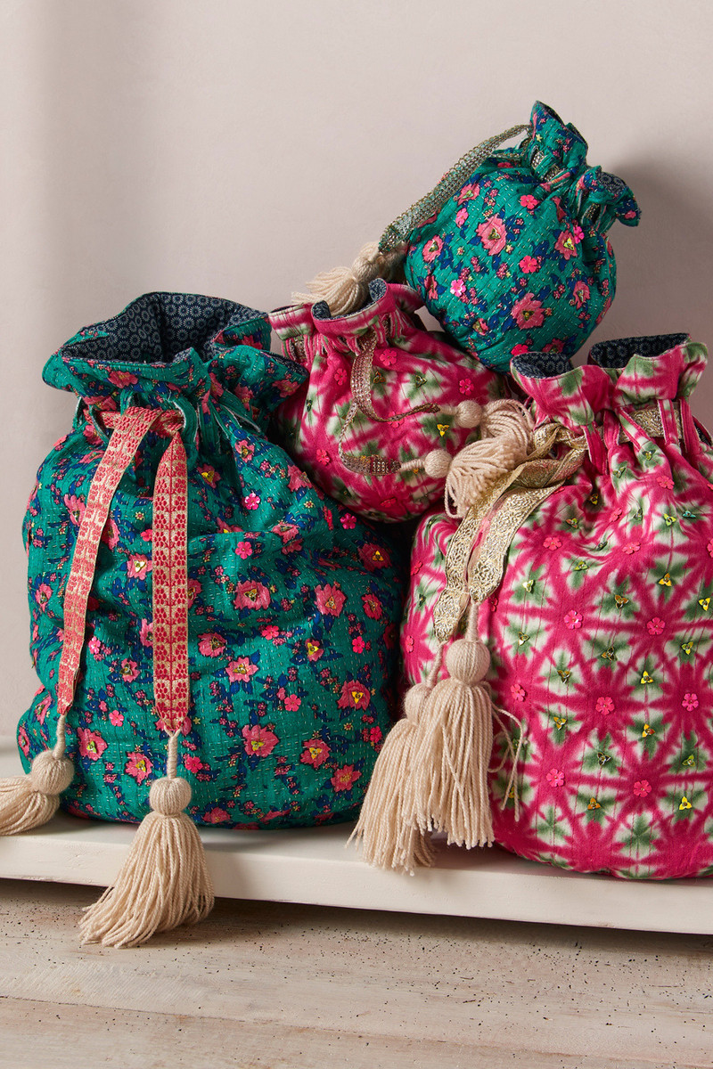 Tassel Tidings Gift Sack 1