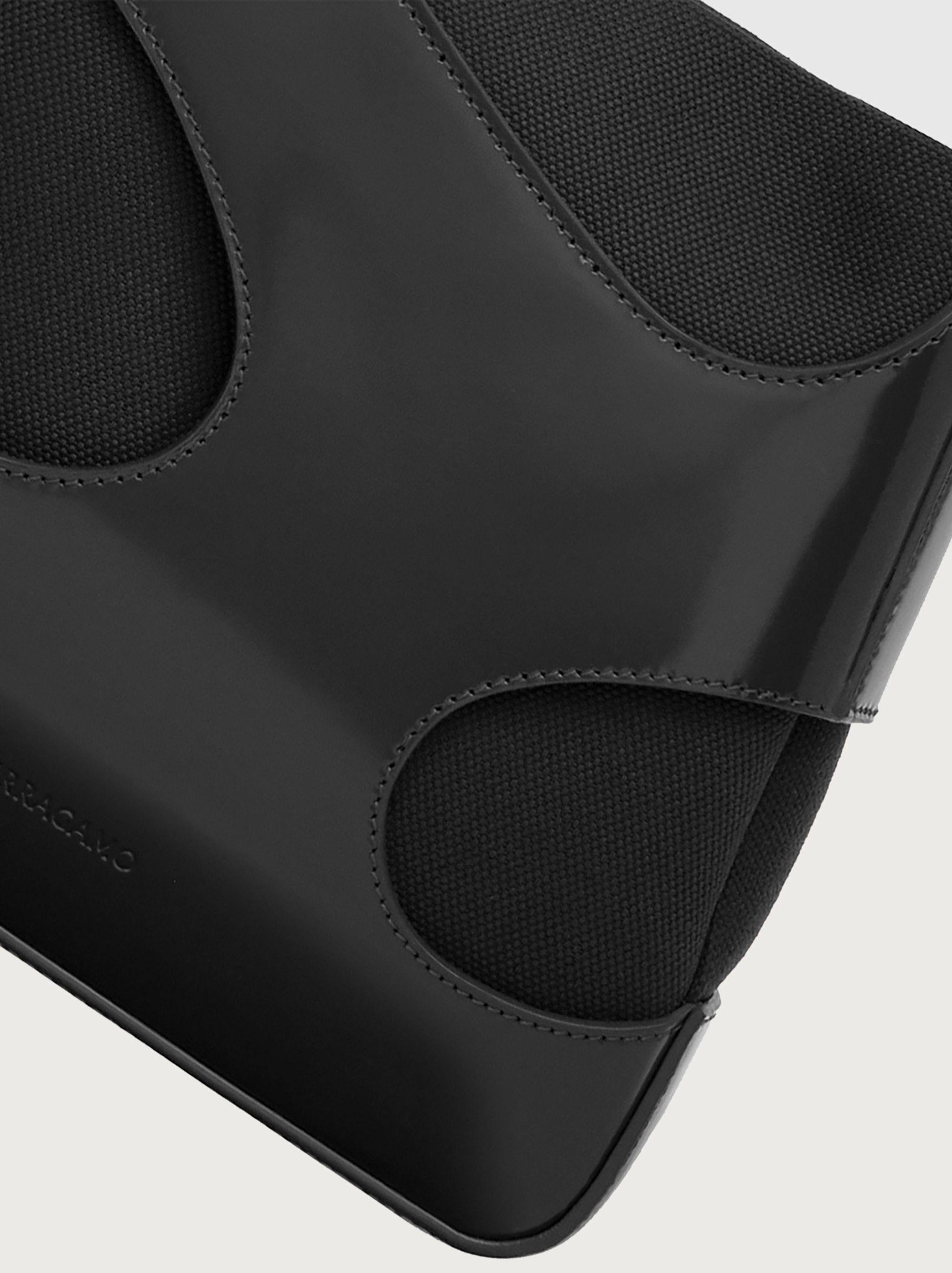 Shoulder bag with cut-out detailing (S) - 6