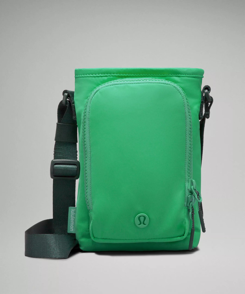 Water Bottle Crossbody with Front Pocket 2L 1