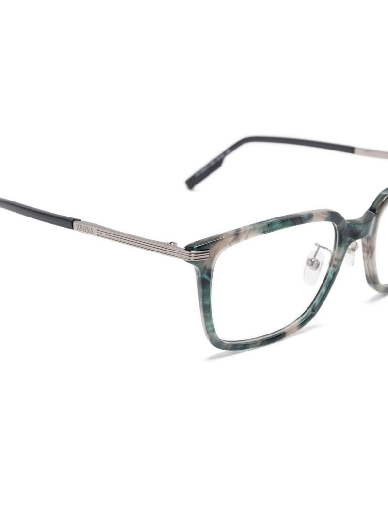 tortoiseshell-effect glasses 3