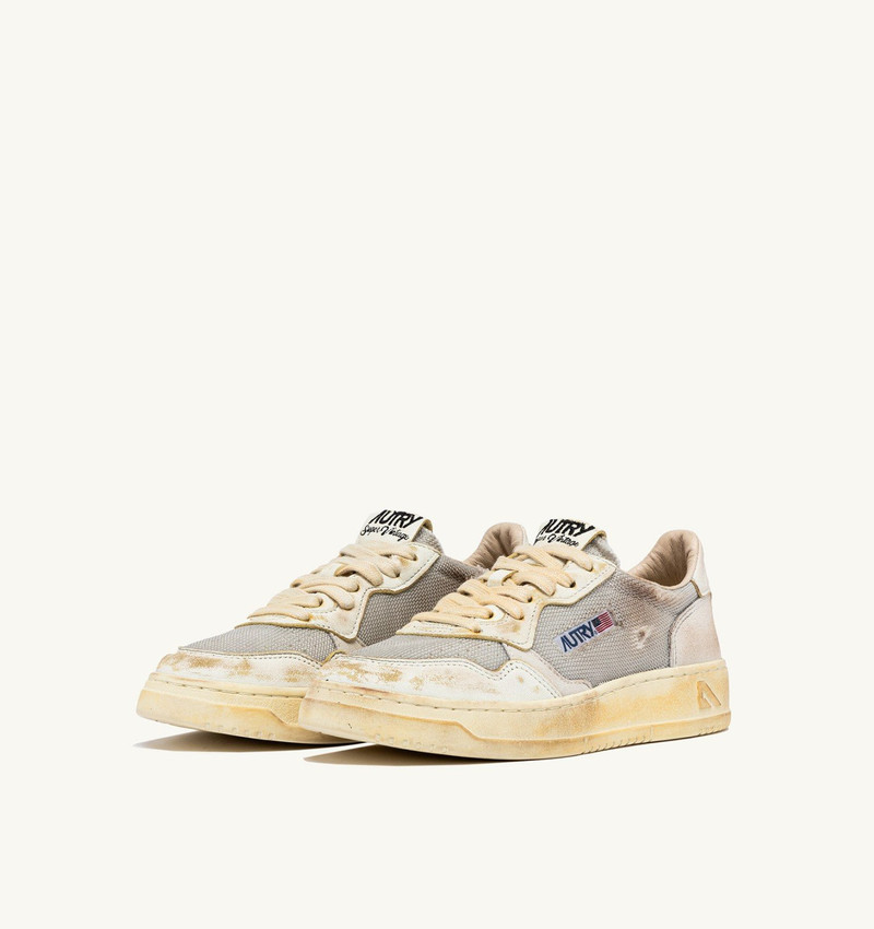 AUTRY MEDALIST LOW SUPER VINTAGE SNEAKERS IN GRAY AND WHITE LEATHER AND MESH outlook