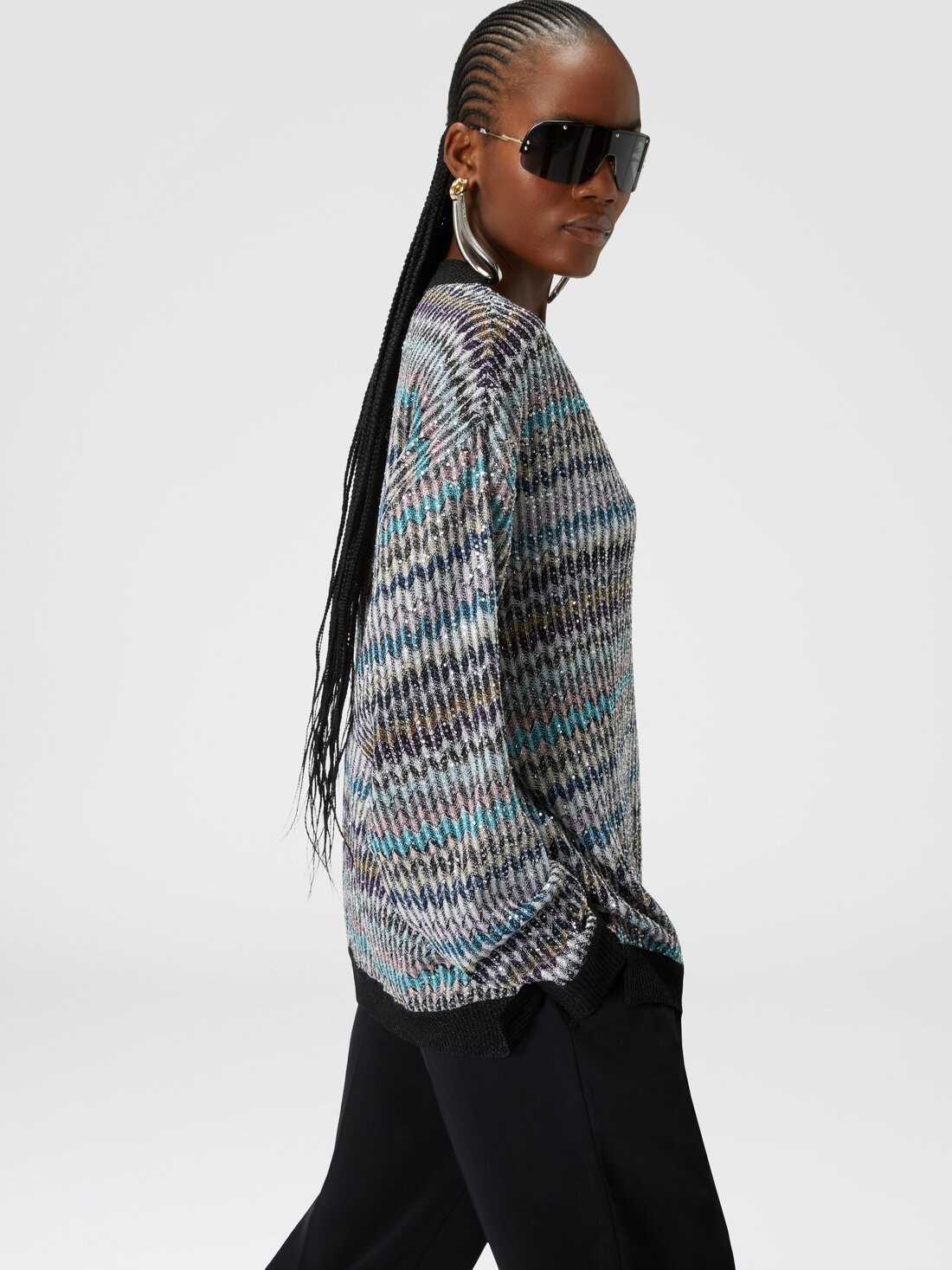 Oversized V-neck sweater with sequins - 4