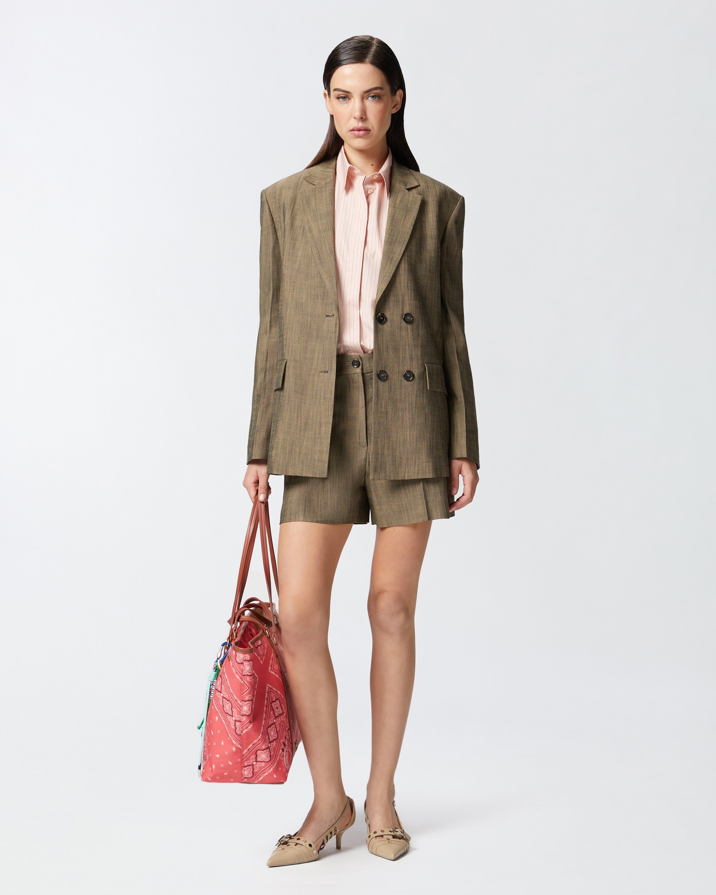 ELEGANT SHORTS WITH HIP POCKETS - 2