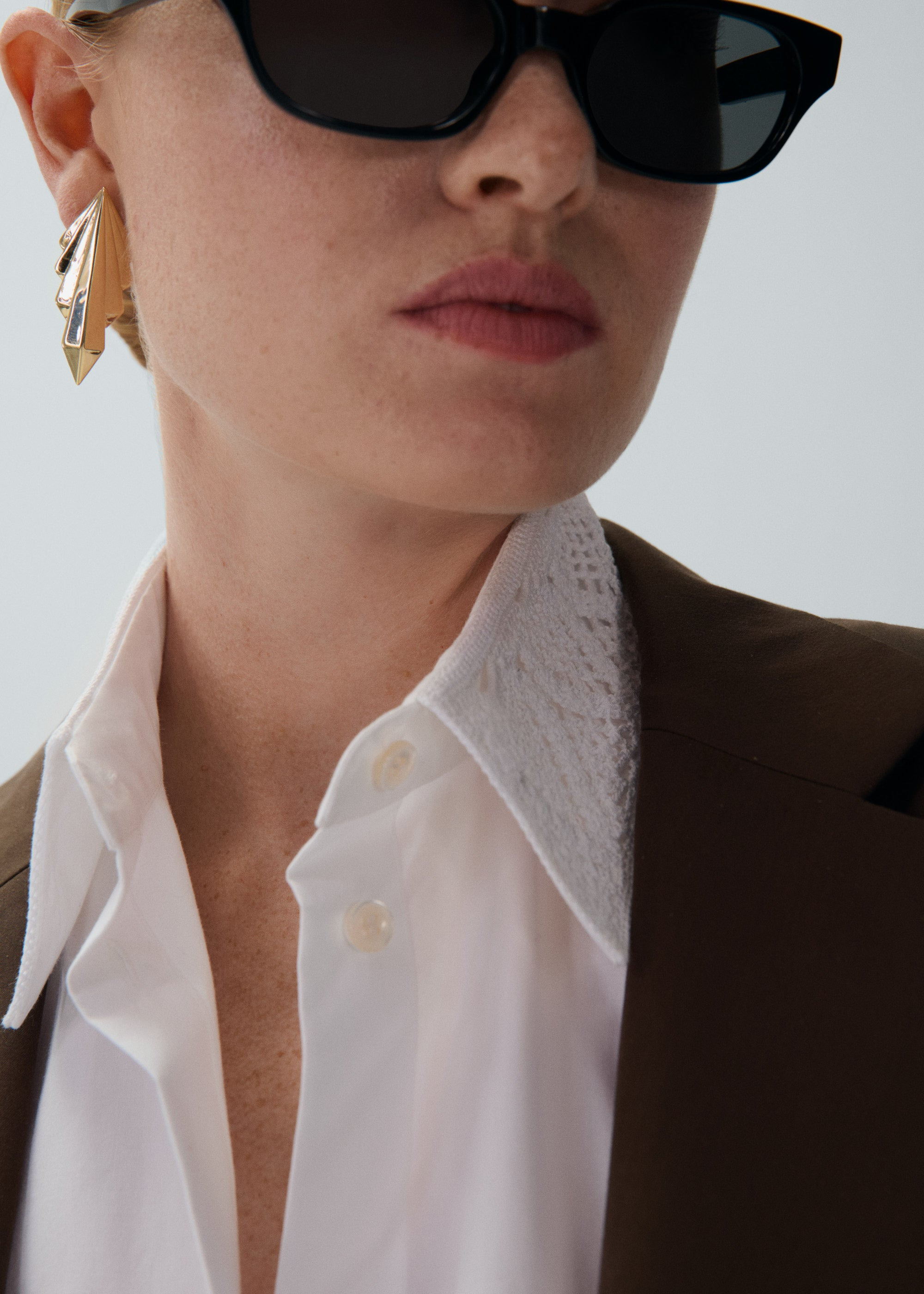 Crochet collar button-up shirt in white - 6