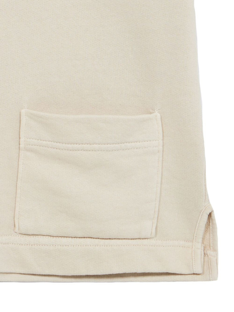 Grand V-neck pocket T-shirt 5