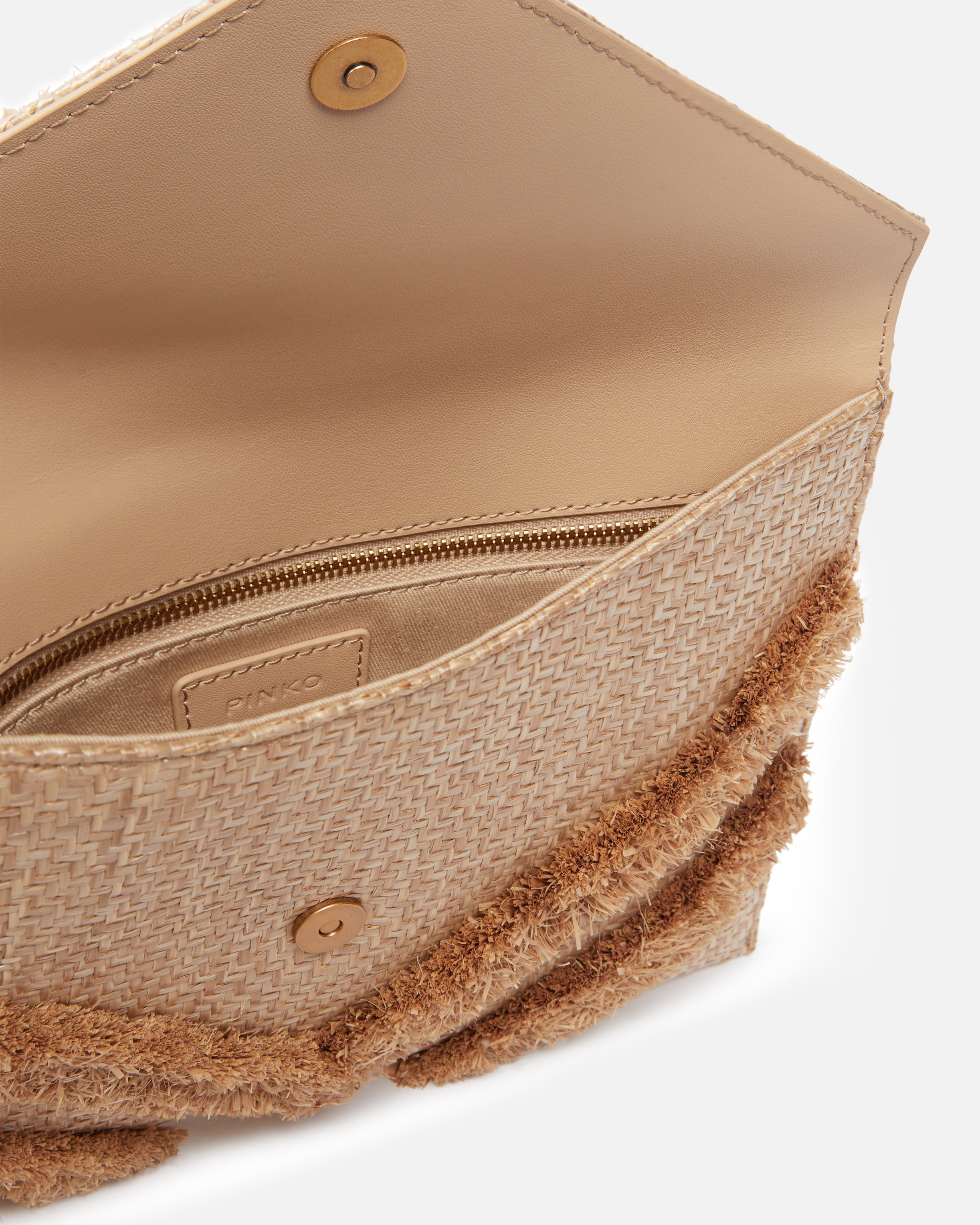 FLAT CLUTCH BAG IN FRINGED CHEVRON RAFFIA - 4