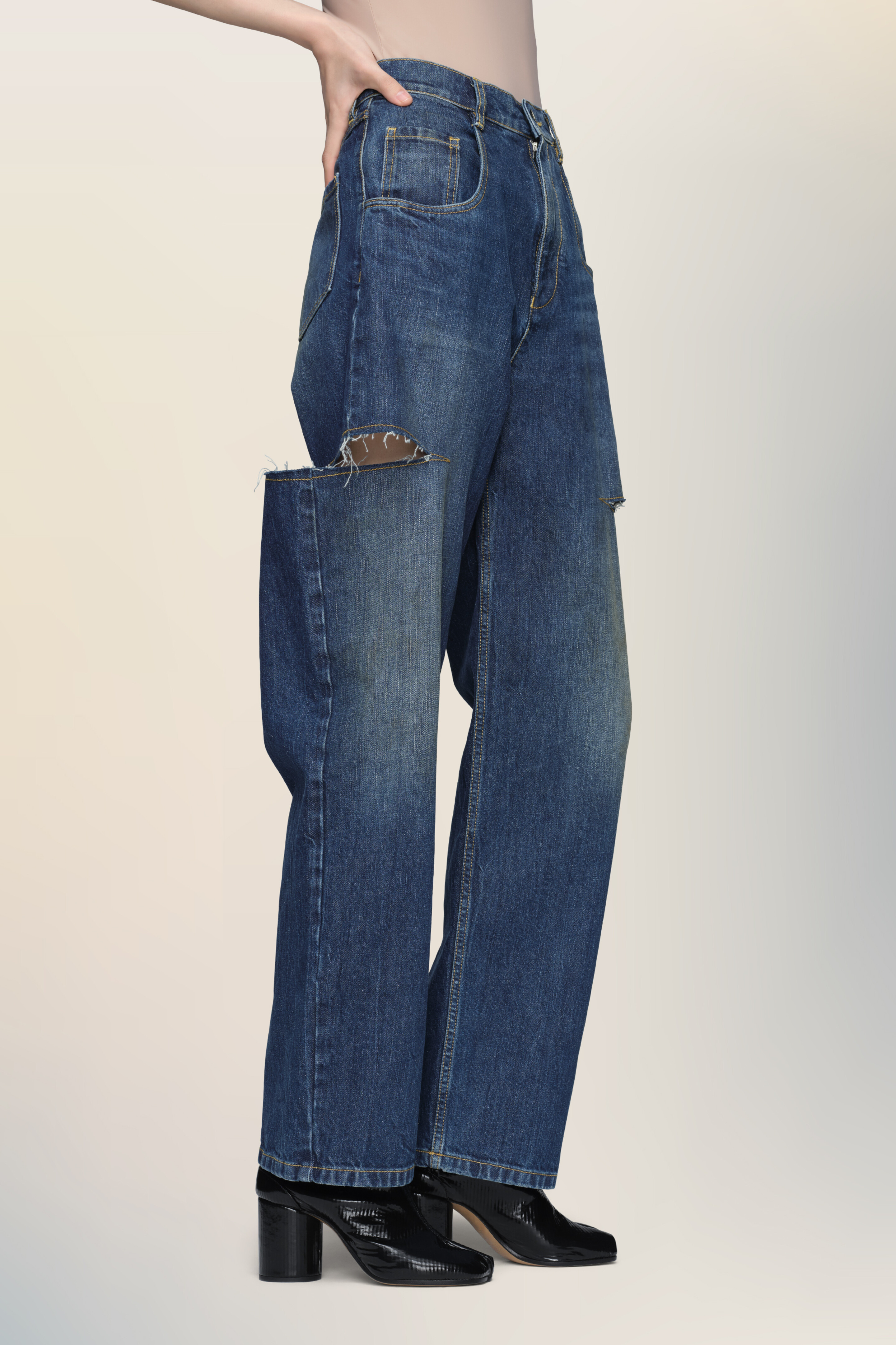 Cut-out jeans - 4