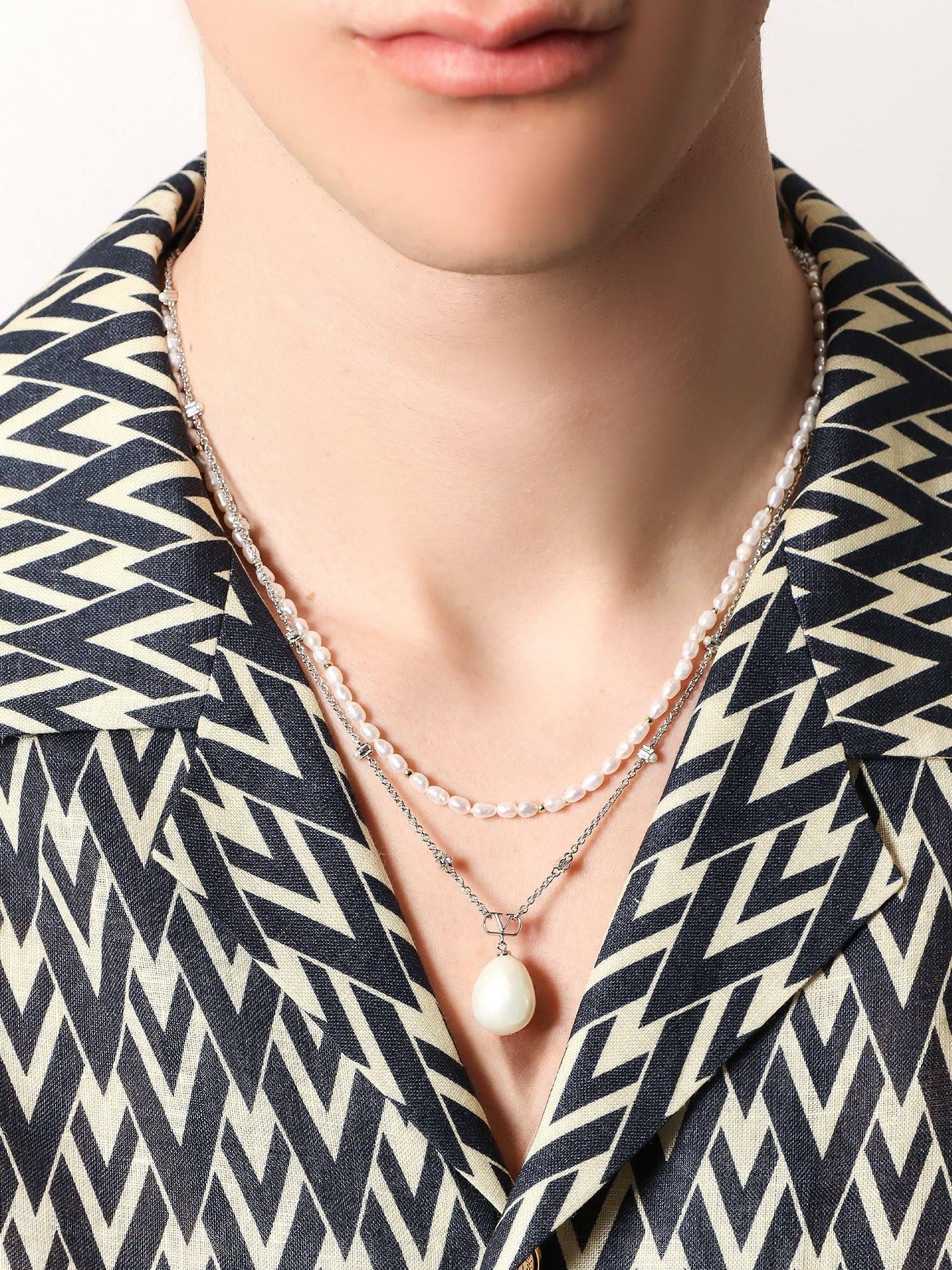 Valentino Garavani Men Metal Necklace With Pearls - 2