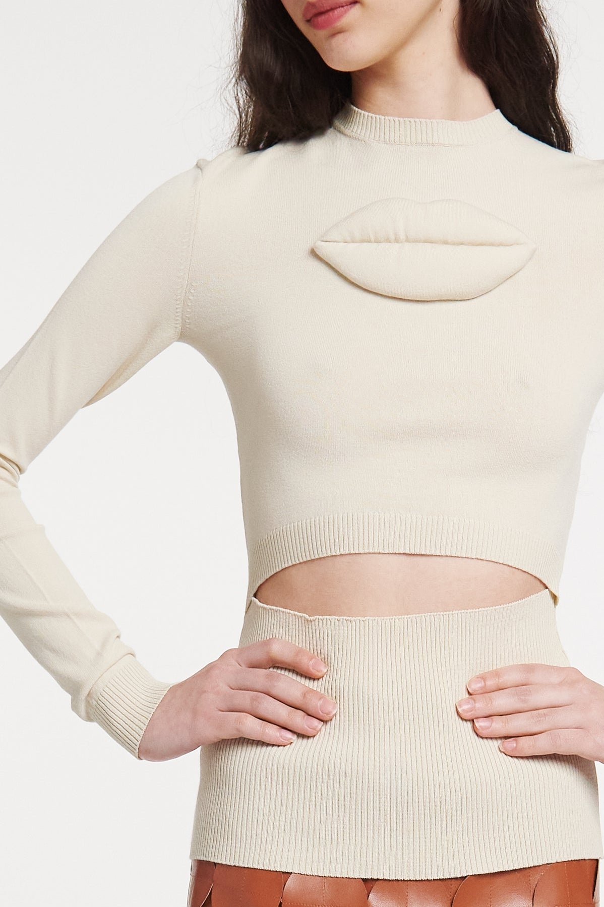 KNIT TOP FRONT WAIST LINE CUTOUT LIP APPLIQUÉ IVORY - 7