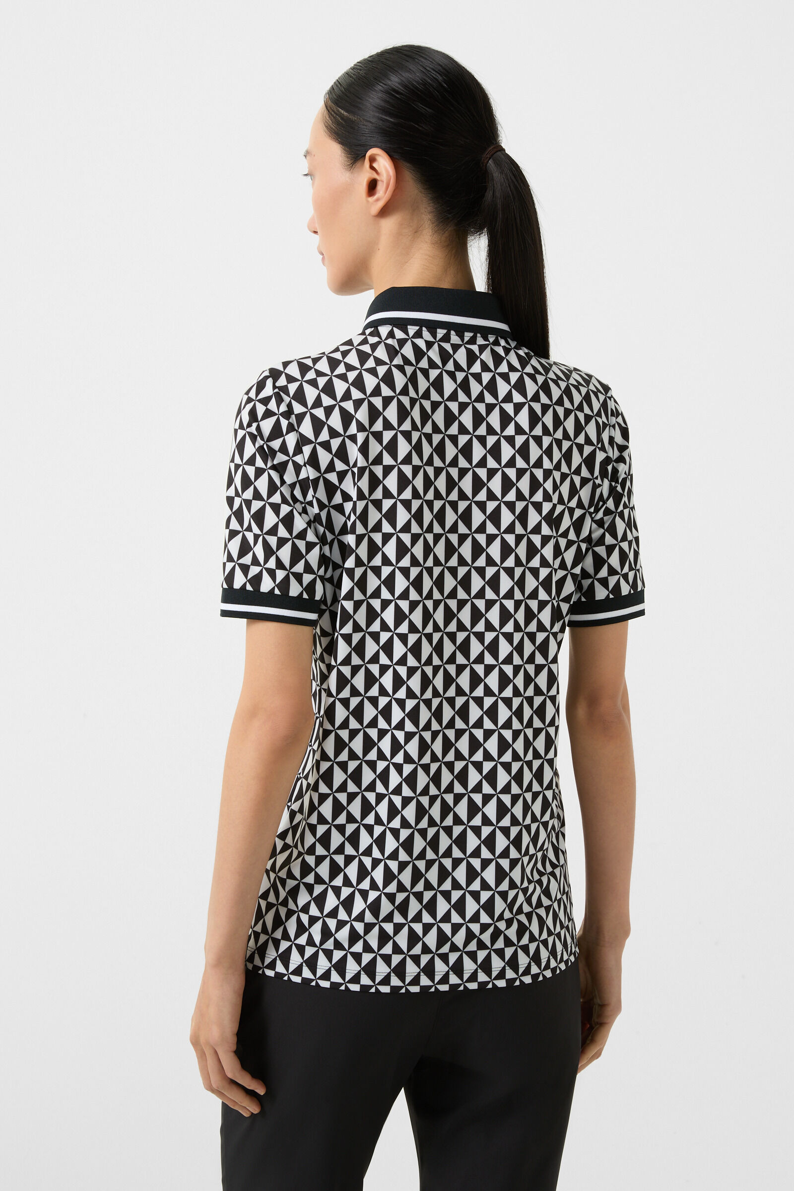 Calista functional short-sleeved top in Black/white - 3
