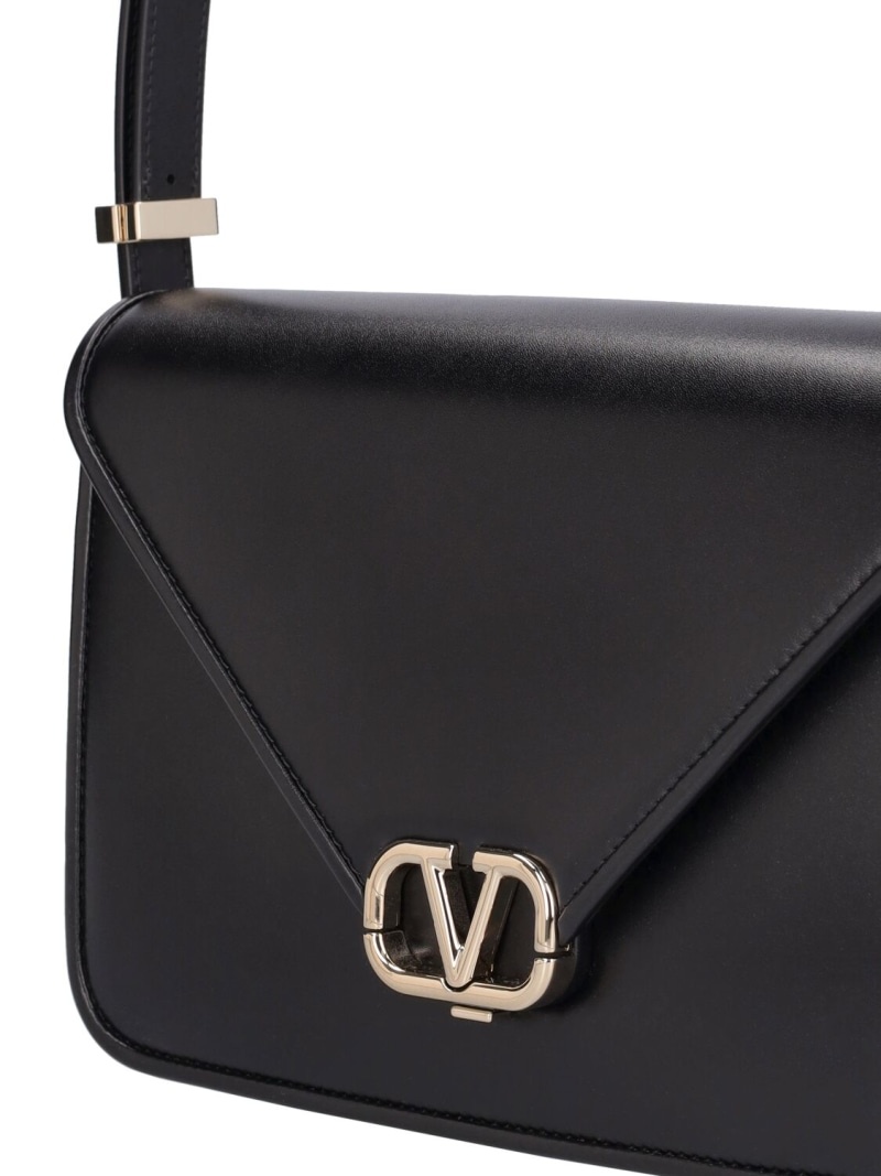 V logo leather shoulder bag - 5