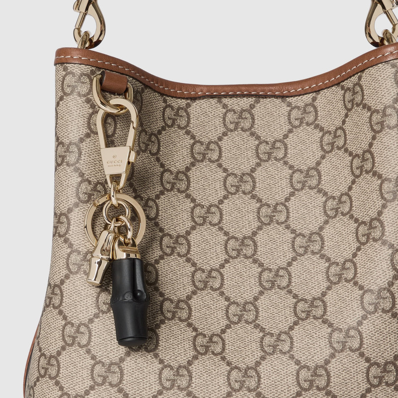 Keychain with bamboo details 4