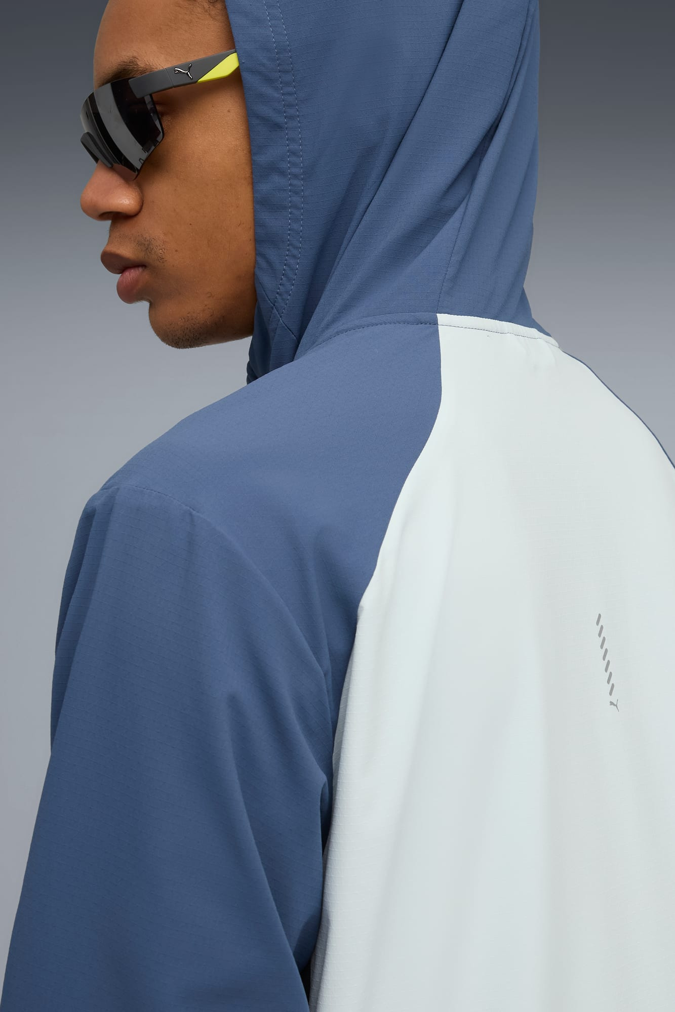 RUN ULTRAWEAVE HOODED JACKET Men - 7