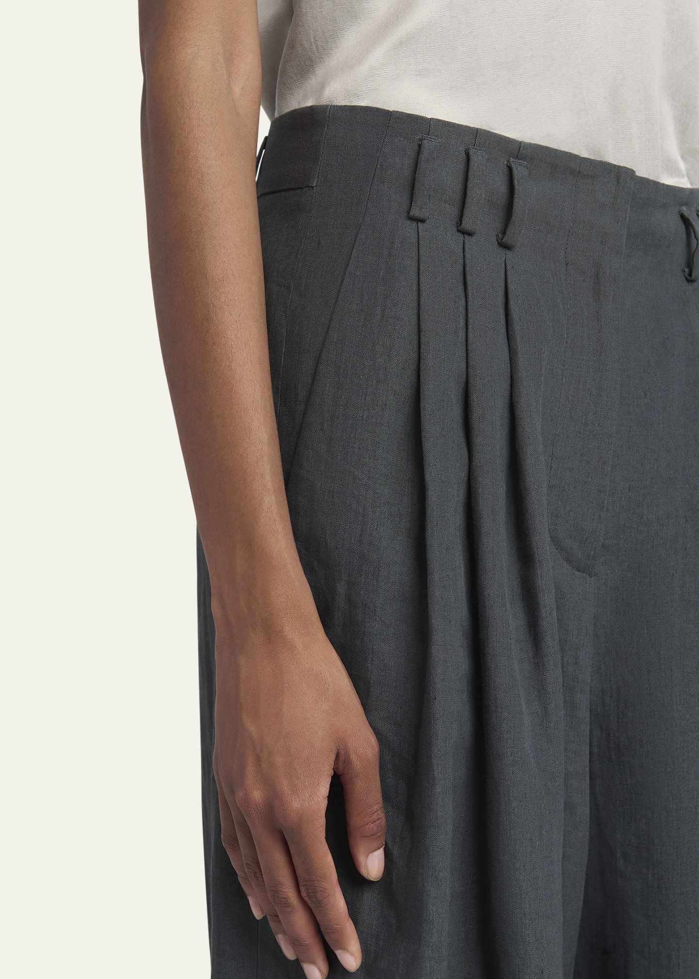 Pleated Wide-Leg Linen Trousers - 5