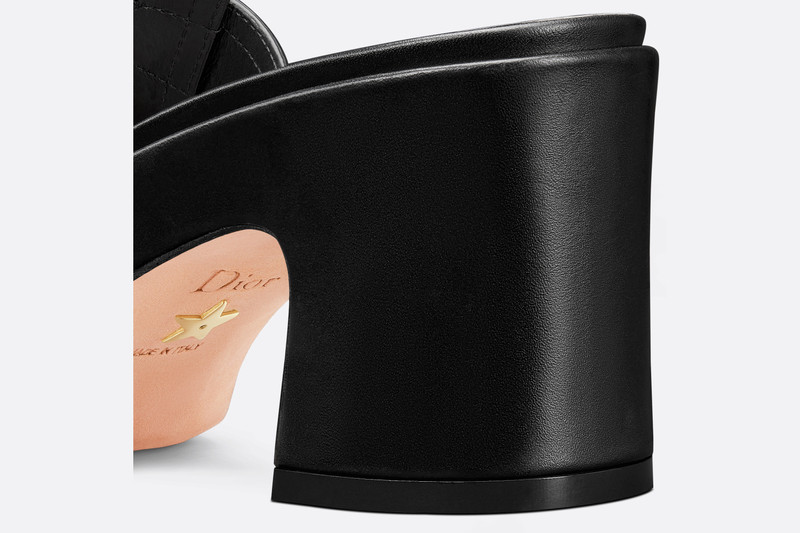 30 Montaigne Platform Slide 7