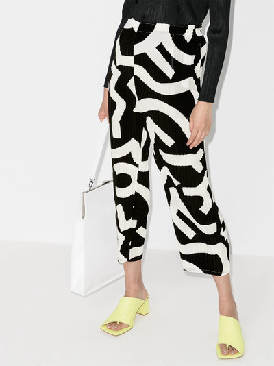 ISSEY MIYAKE patterned plissé cropped trousers outlook