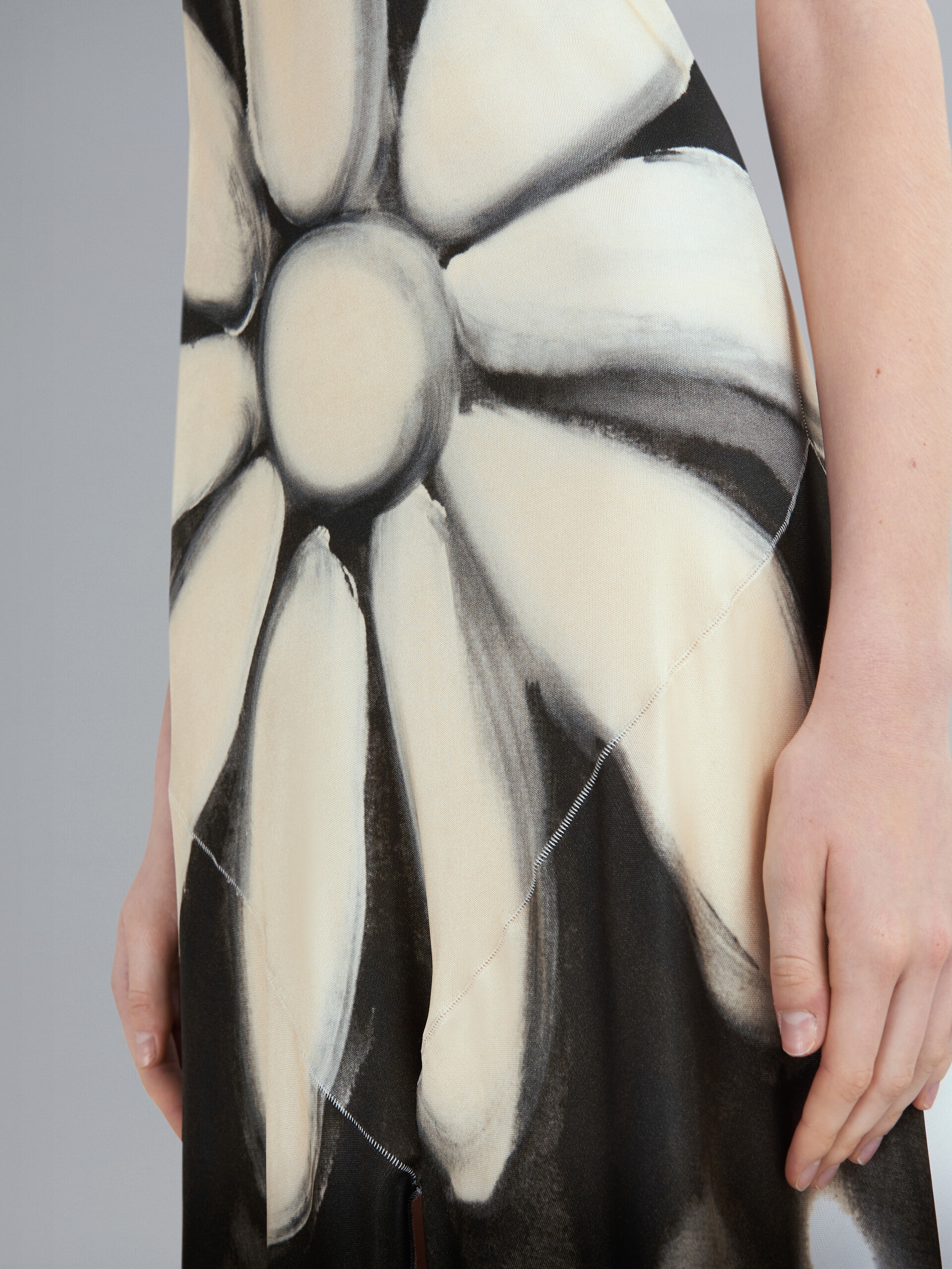 DRIPPING DAISY PRINT VISCOSE JERSEY LONG DRESS - 5