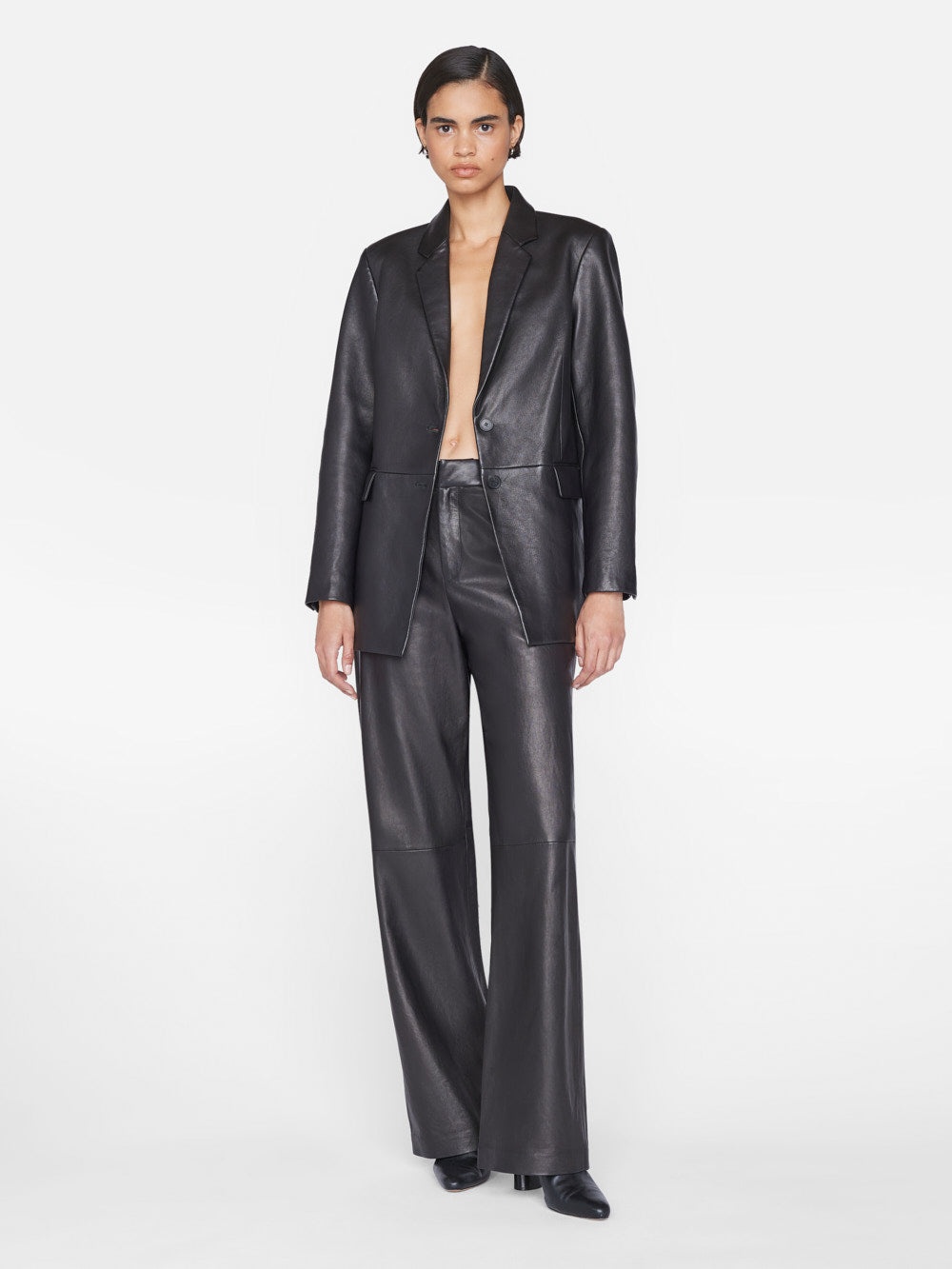 The Oversized Leather Blazer in Noir - 2