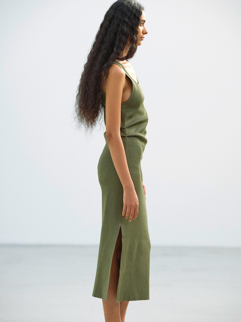 HIGH GAUGE TUCK RIB KNIT DRESS 4