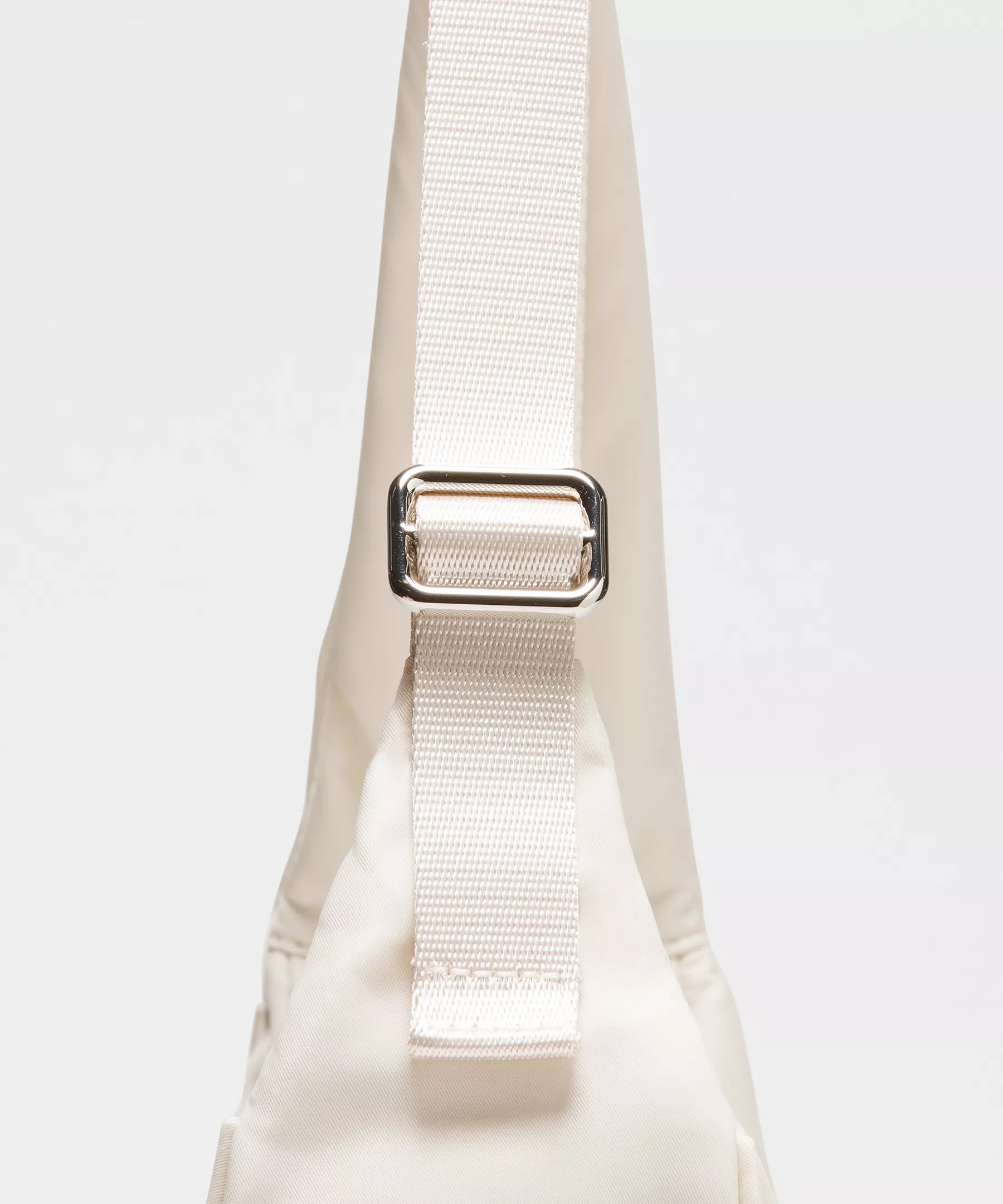 City Essentials Shoulder Bag 4L - 4