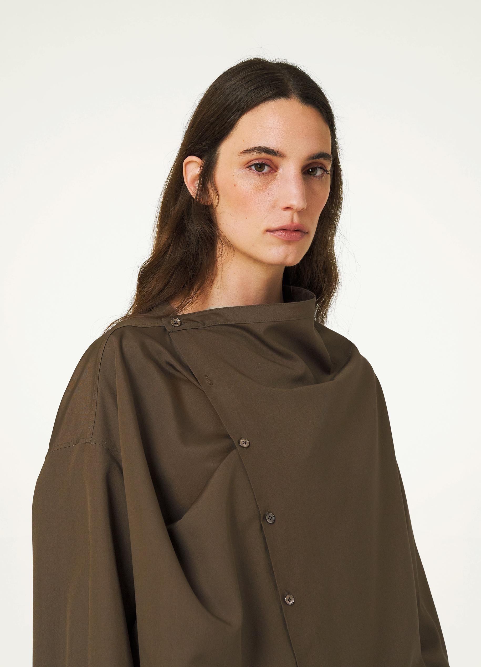SOFT COLLAR BLOUSE
SOFT SILK - 4