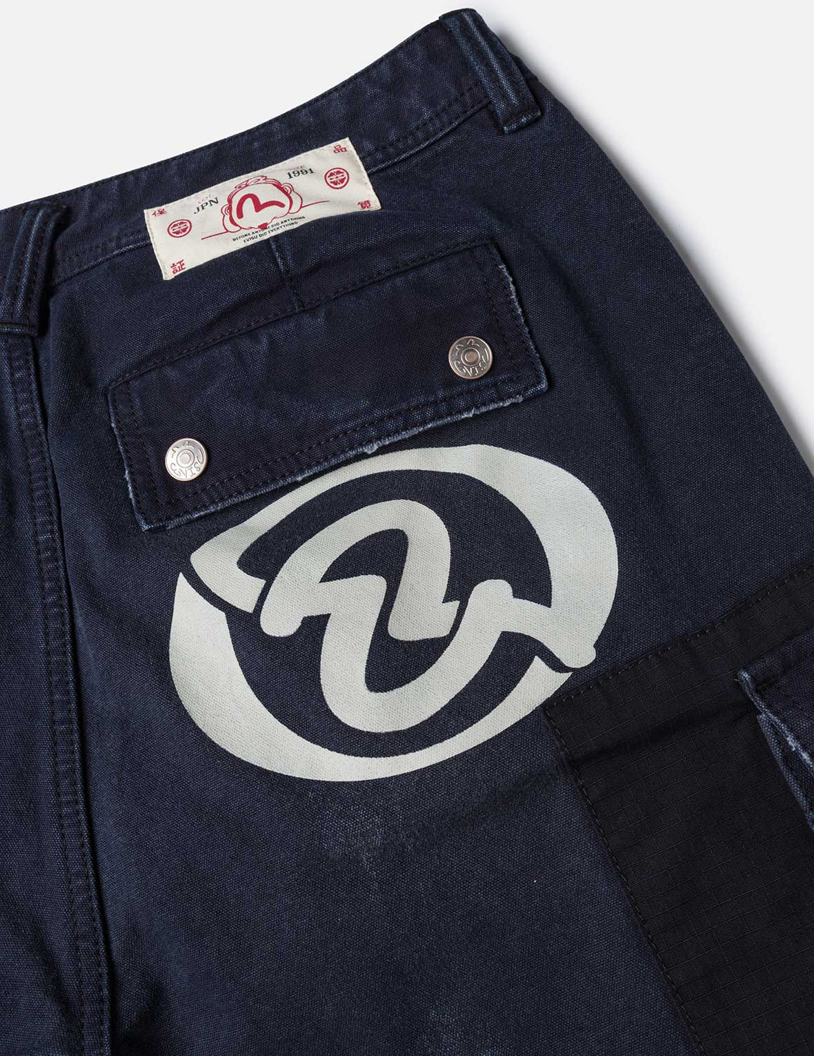Dual Seagull Print Loose Fit Washed Woven Cargo Joggers - 7