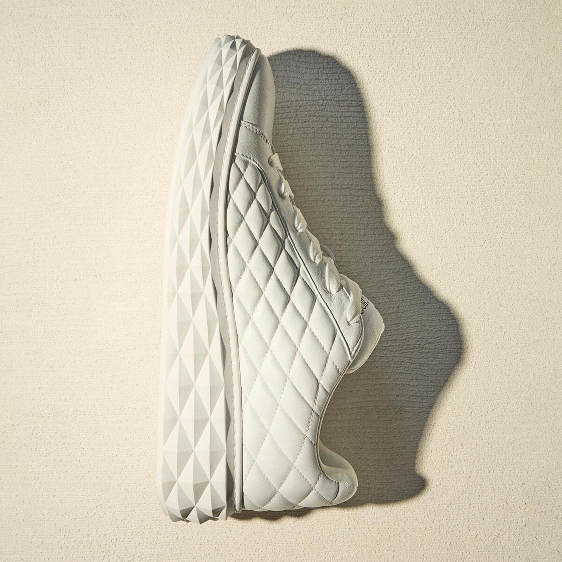 Diamond Maxi M
White Diamond Quilted Leather Trainers - 5