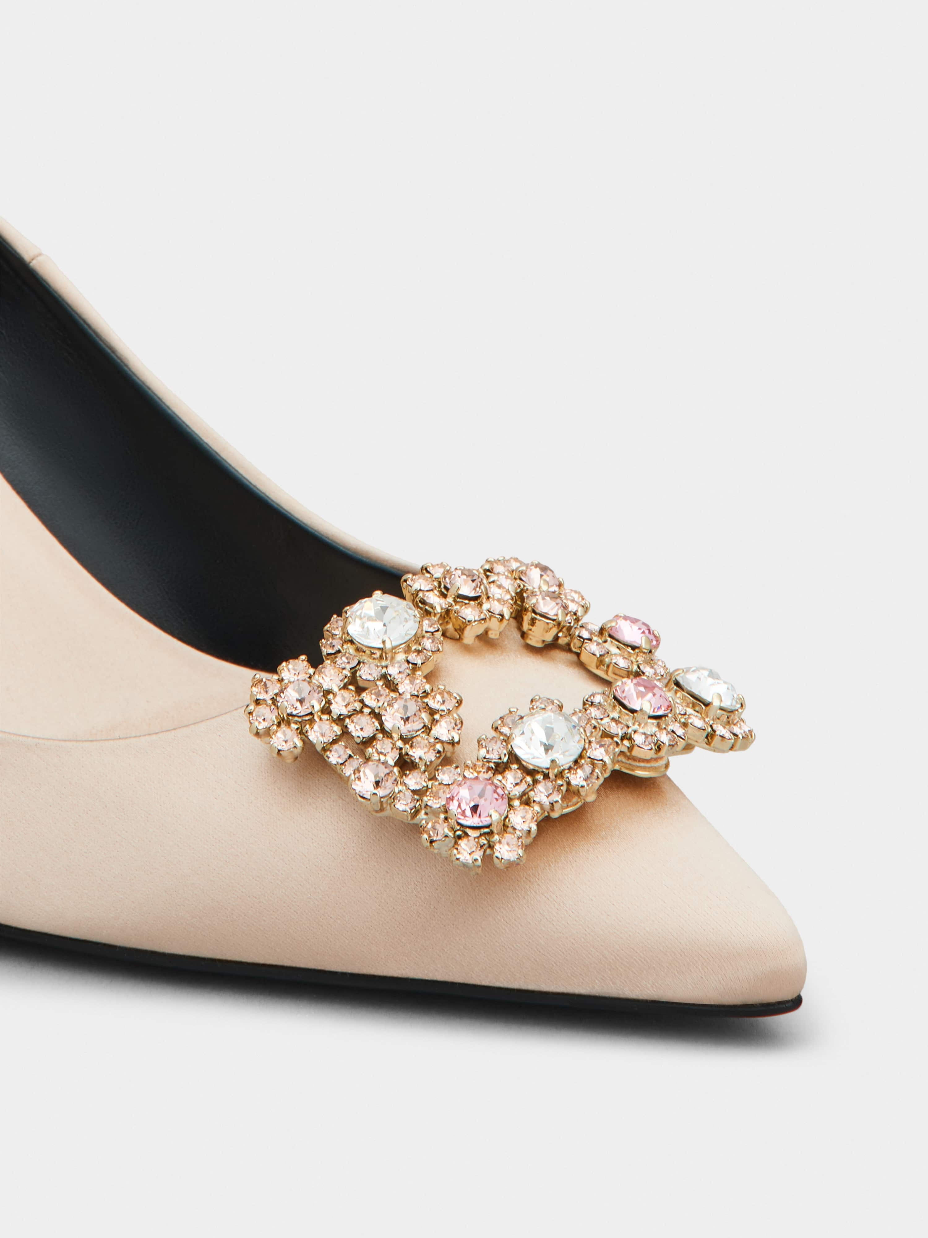 Flower Strass Buckle Pumps in Satin - 3