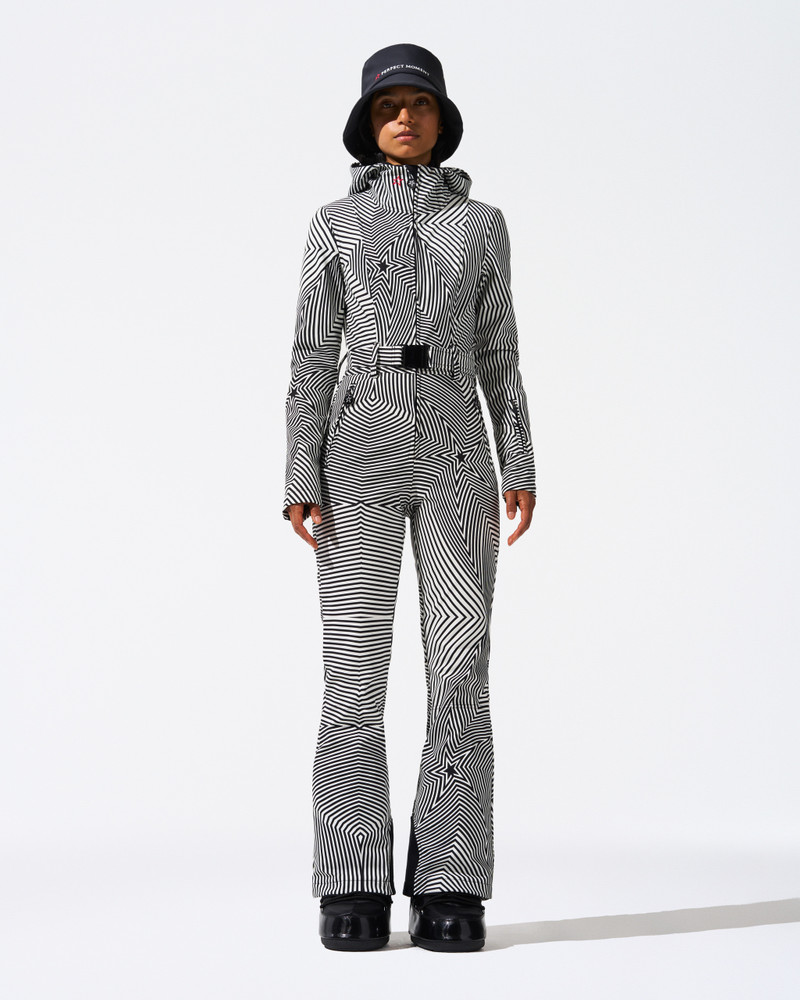 PERFECT MOMENT Bucket Hat outlook