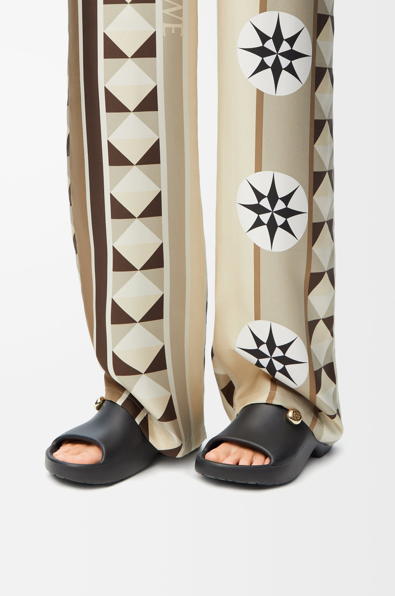 Loewe Foam Pebble slide outlook