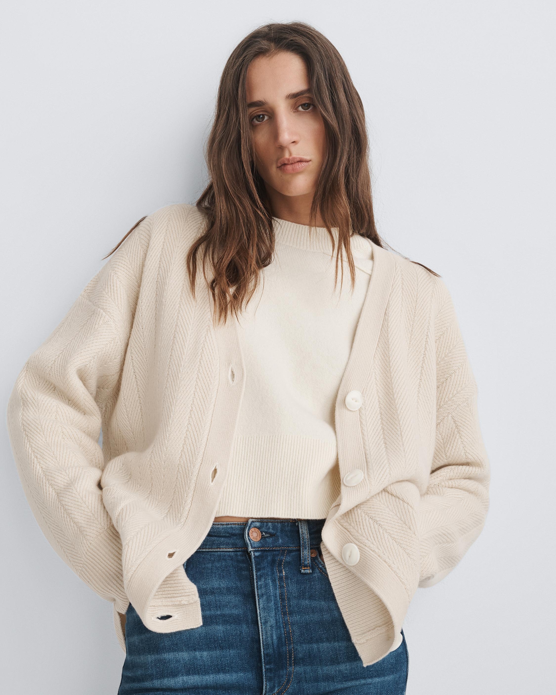 Durham Cashmere Cardigan
Oversized Fit - 2