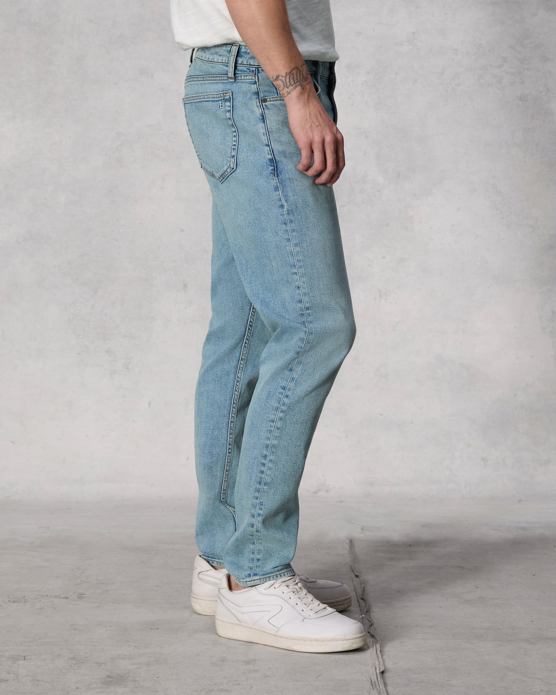 Fit 3 - Lenox
Athletic Fit Authentic Stretch Jean - 3