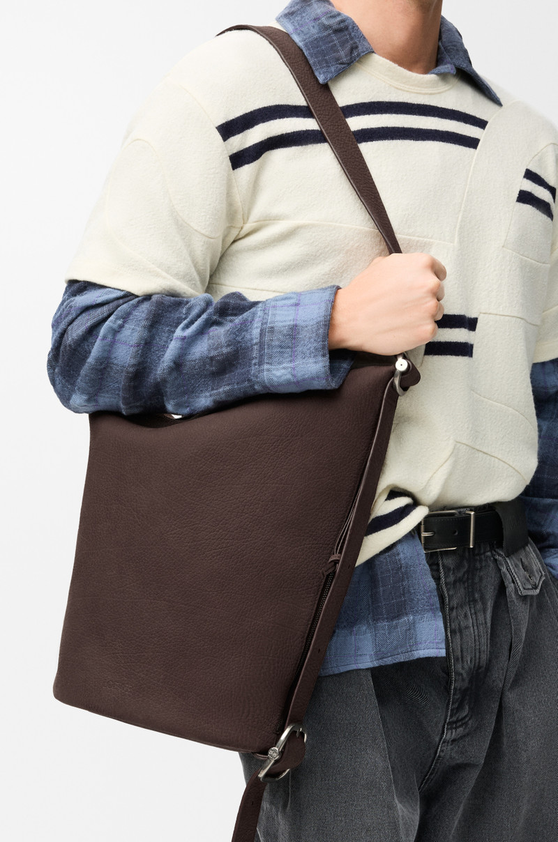 Loewe Loop bucket in grained nubuck outlook