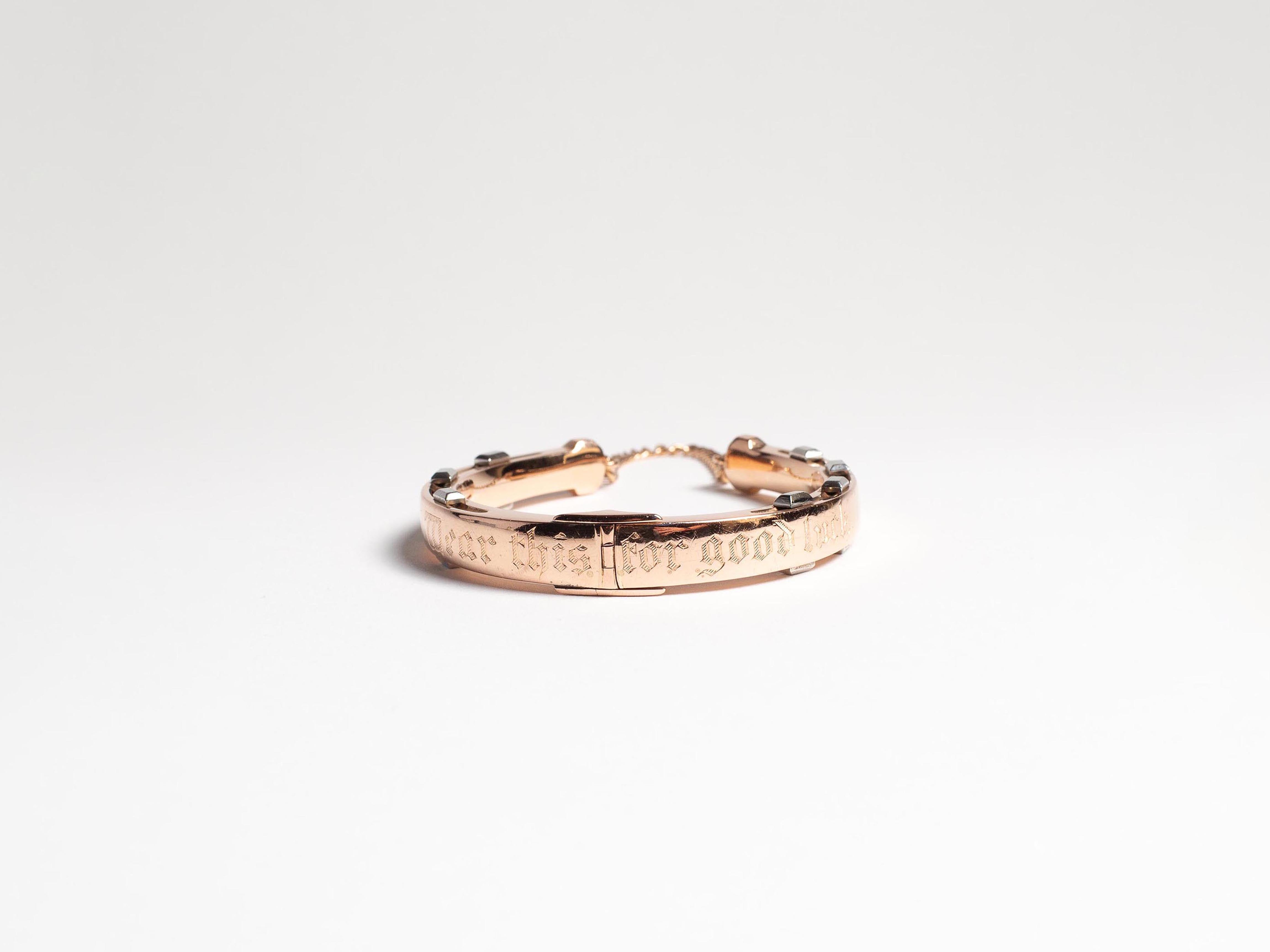 HORSESHOE BANGLE IN 15kt GOLD - 2