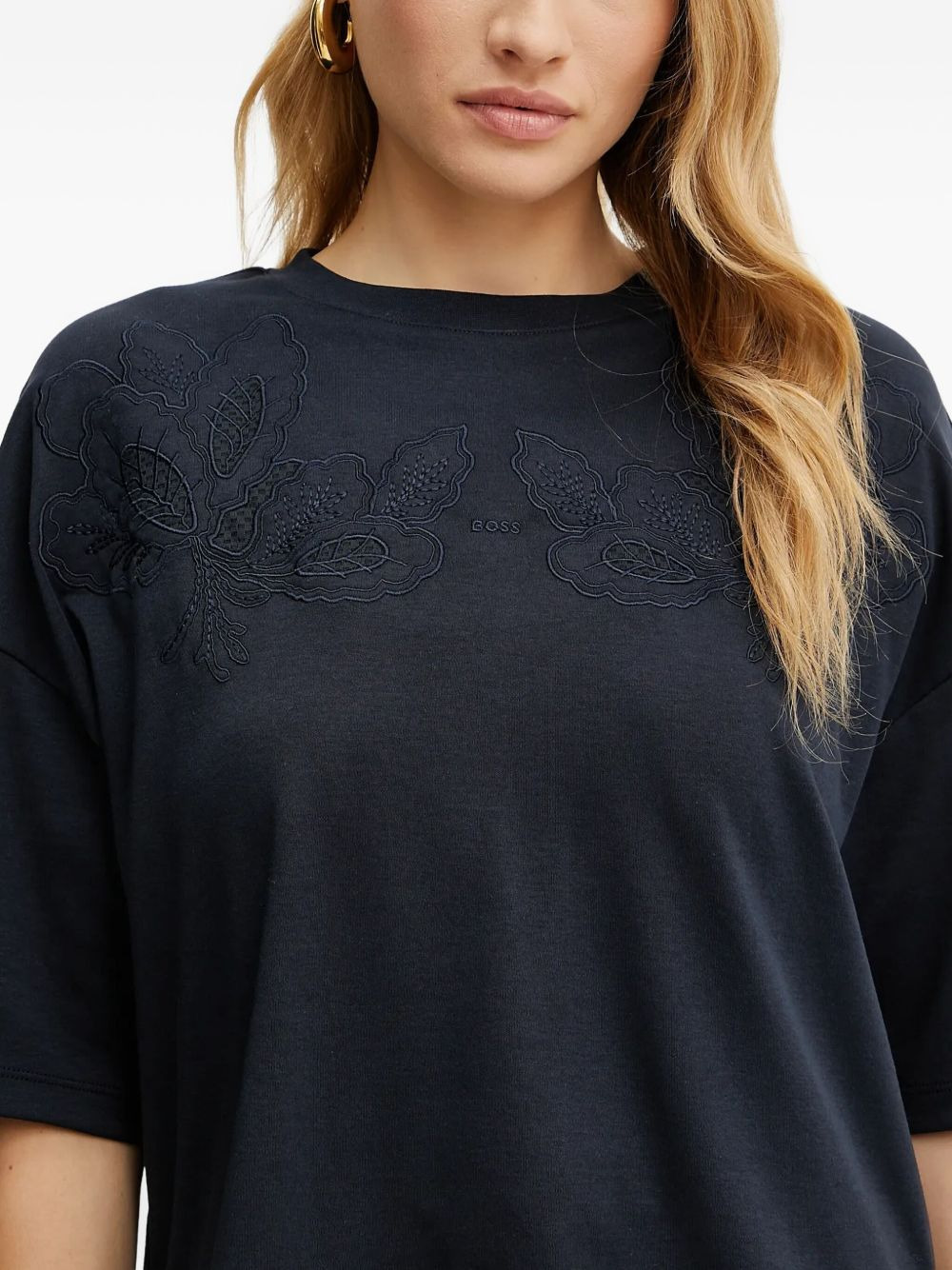 floral-embroidered T-shirt - 4