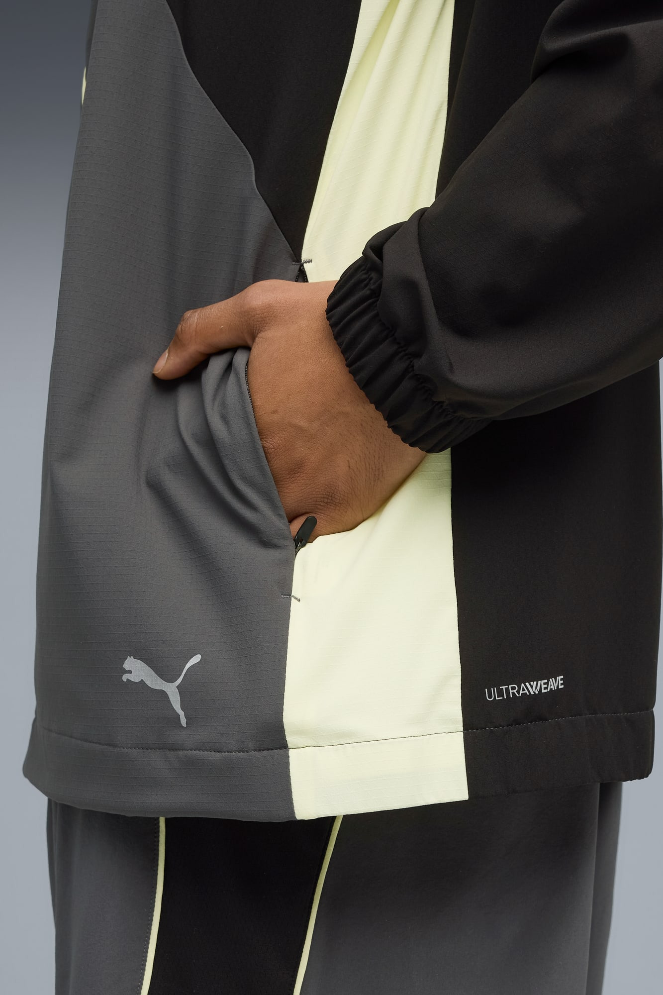 RUN ULTRAWEAVE HOODED JACKET Men - 4