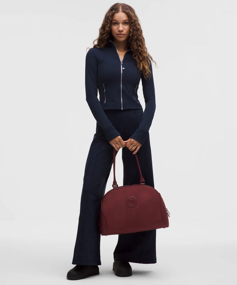 lululemon Bowler Duffle Bag 17L outlook