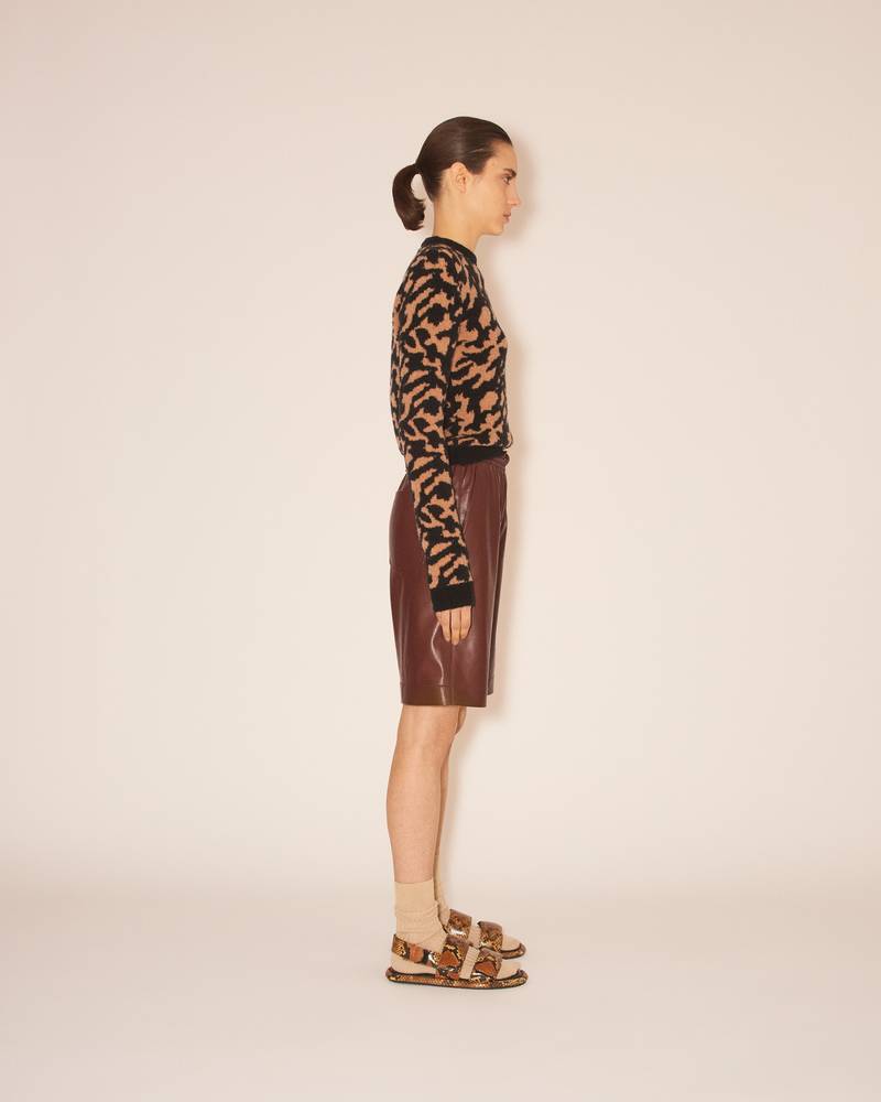 MUNIRA - Karate silouette OKOBOR™ alt-leather shorts - Plum chutney 4