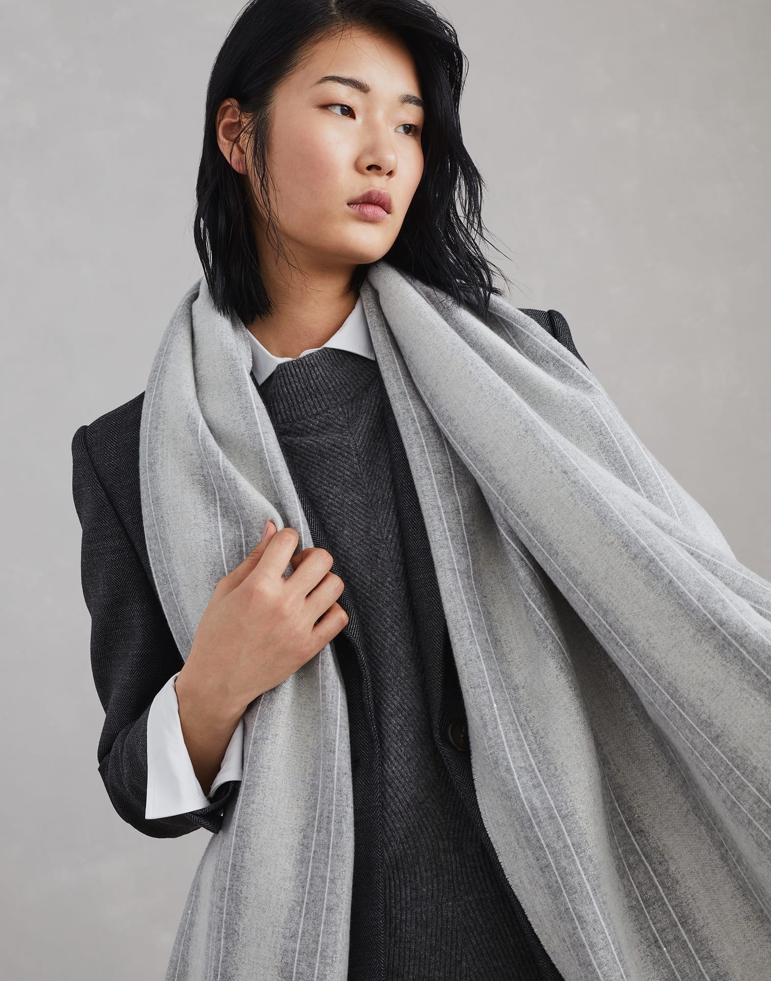 Cashmere and silk scarf with sparkling and dazzling stripes - 4